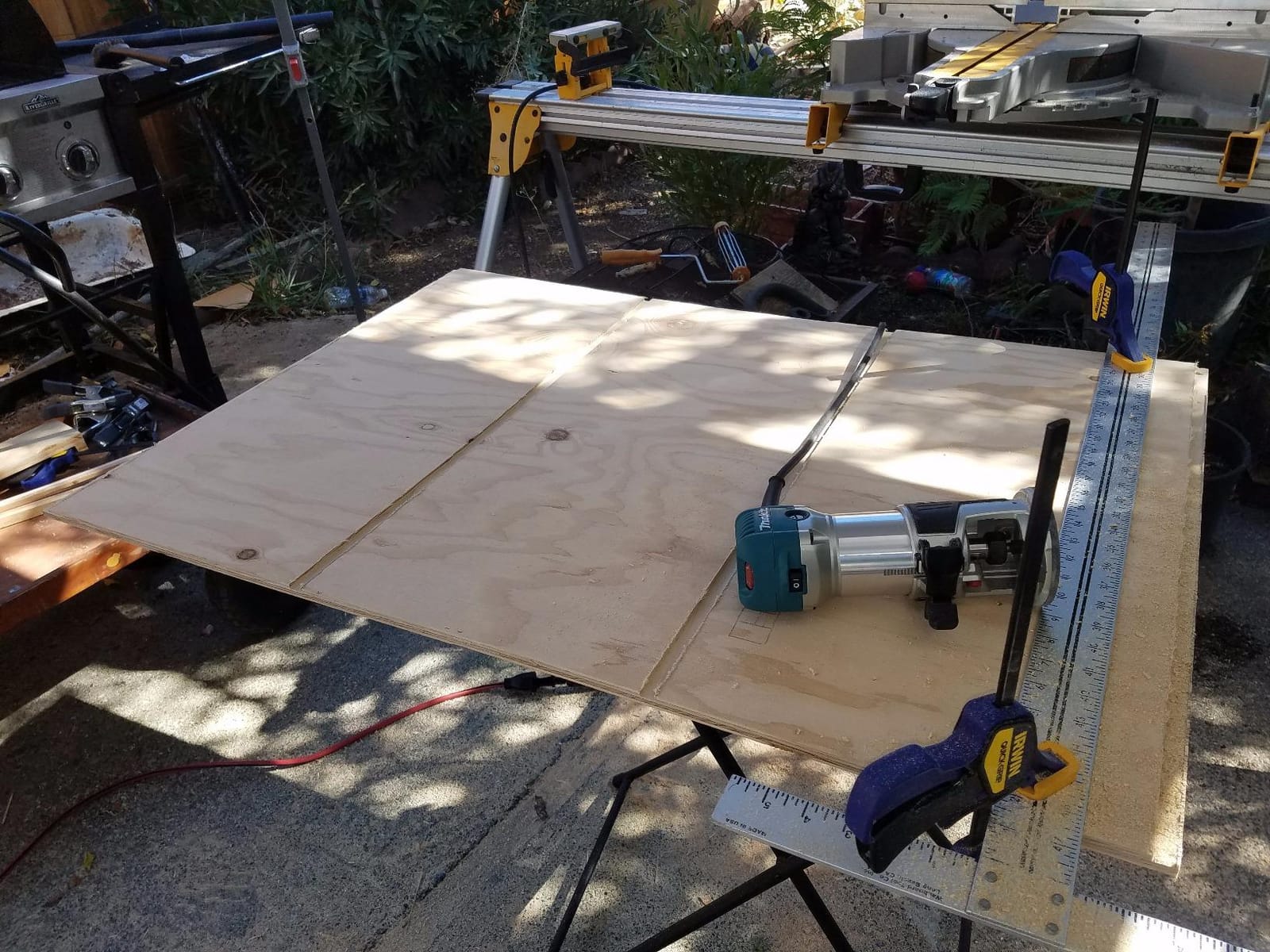 Makita RT0701C 1-1/4 HP Compact Router, Fixed Base customer photo 1