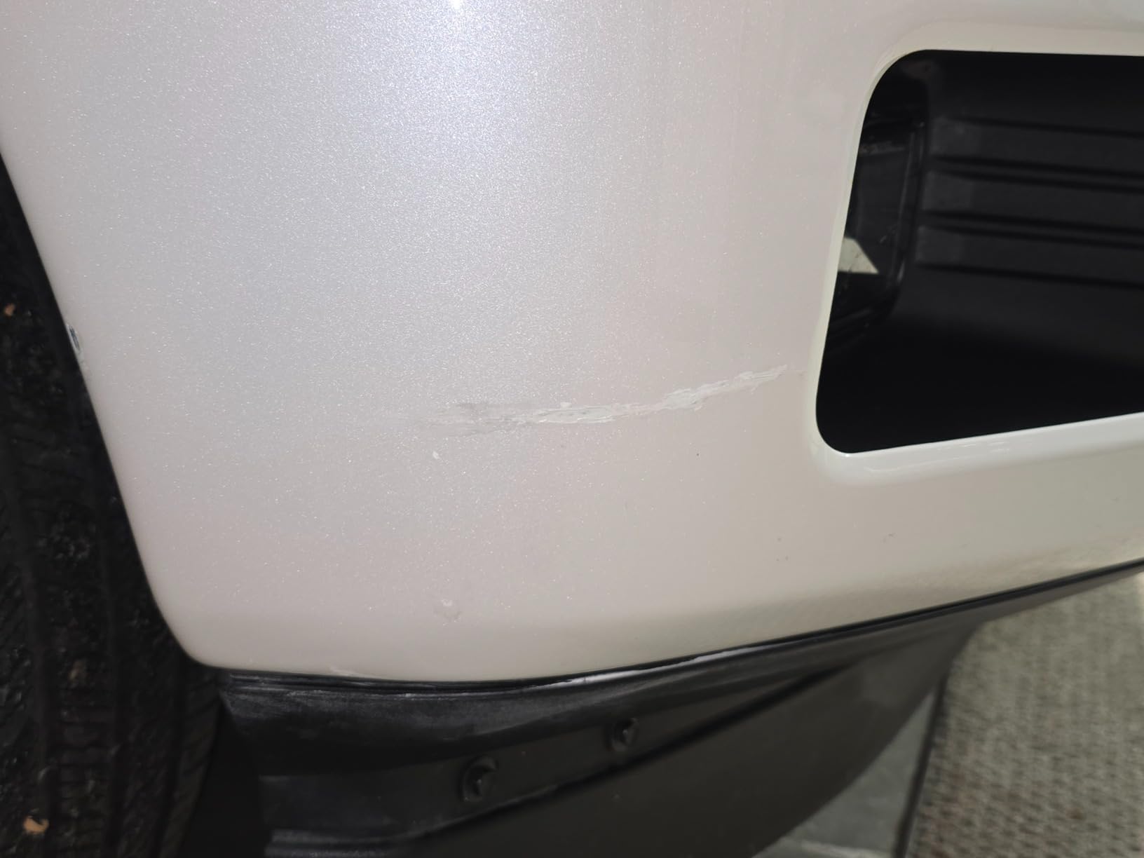 Dupli-Color Scratch Fix All-in-1 Touch Up Paint, Gloss, Universal Black, .50 fl. oz. customer photo 1