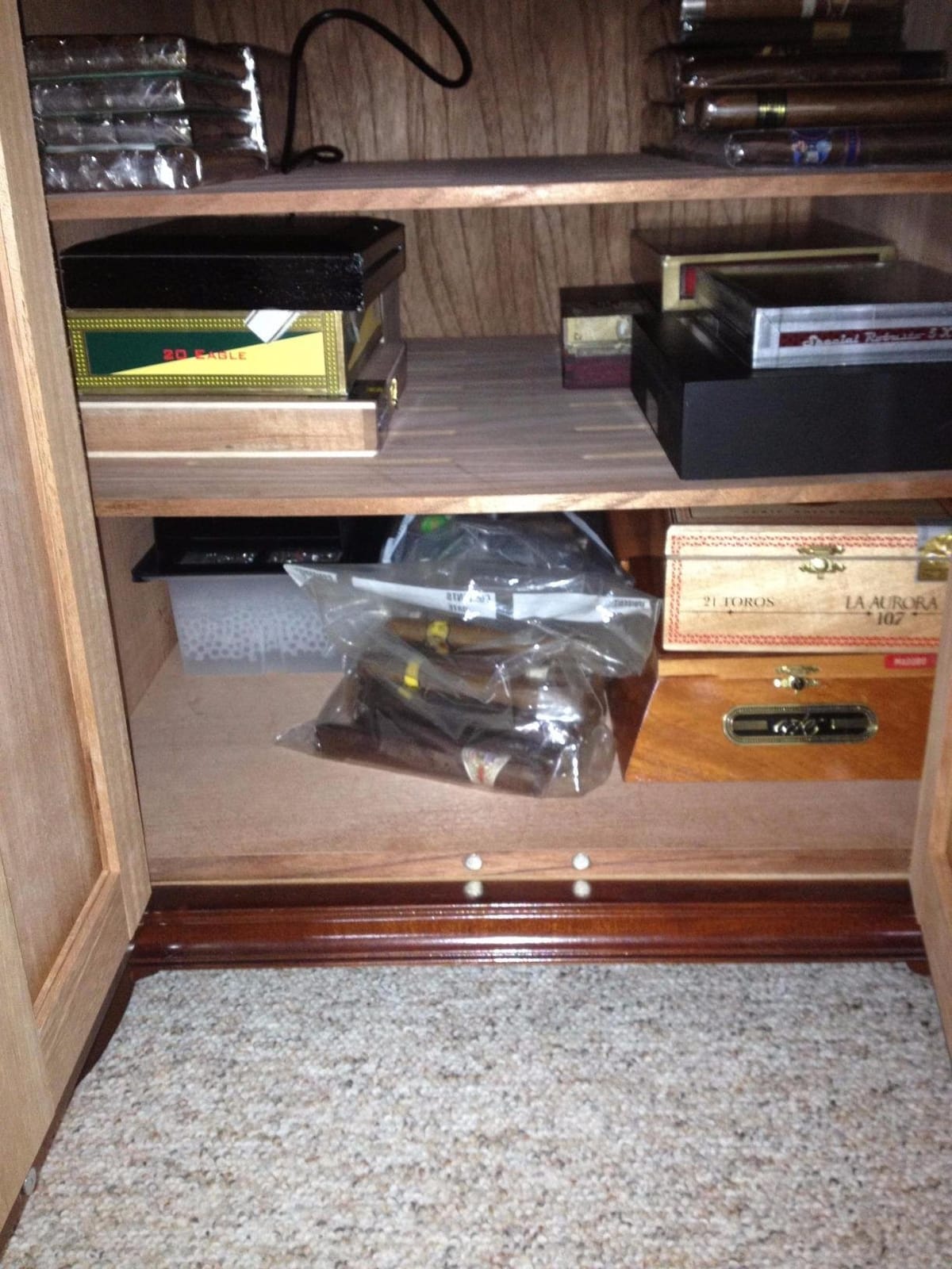 Cigar Oasis Magna 3.0 Cigar Humidor Humidifier - Electric Humidifier for Cigars - LCD Humidity & Temperature Display - Efficient Sensor Controlled Fan - Soft-Touch Button - 10-50 Cubic Ft Cabinet customer photo 1