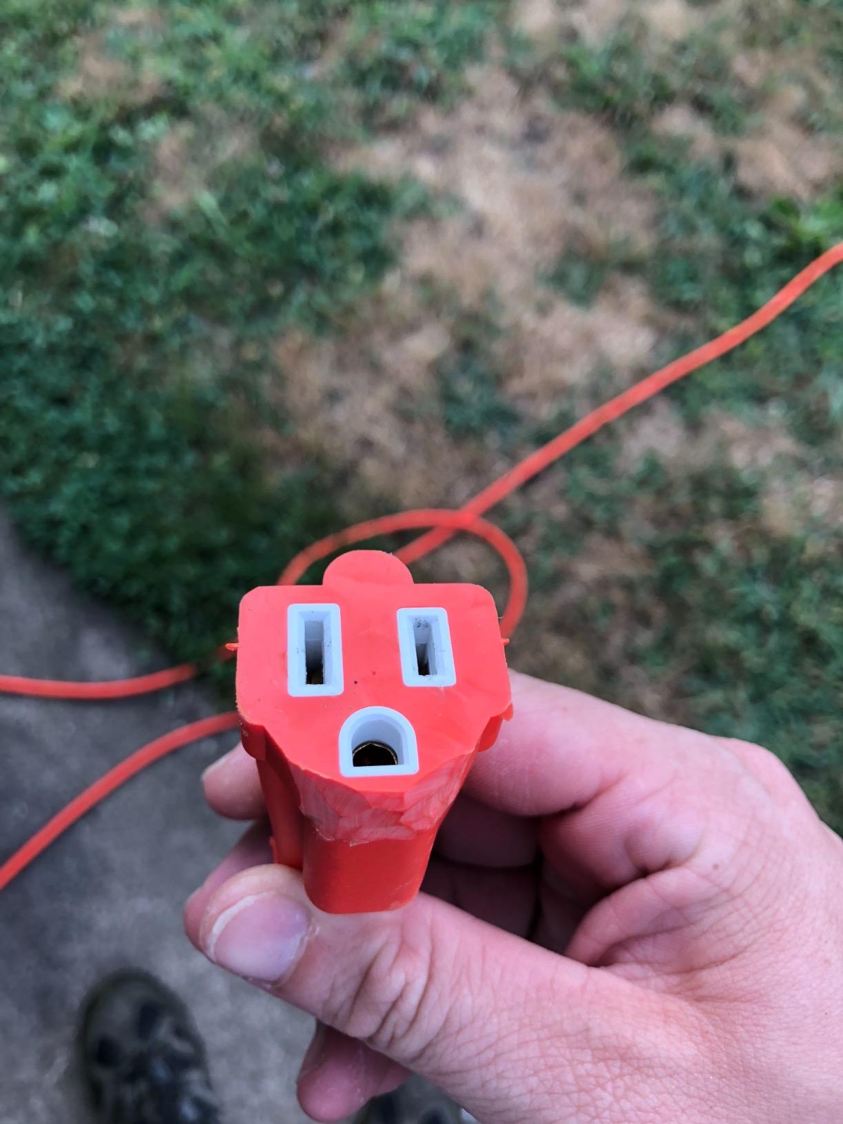Amazon Basics 50-Foot 3-Prong Indoor/Outdoor Extension Cord, Heavy-Duty, 13 Amps, 1625 Watts, 125 VAC, Orange customer photo 2