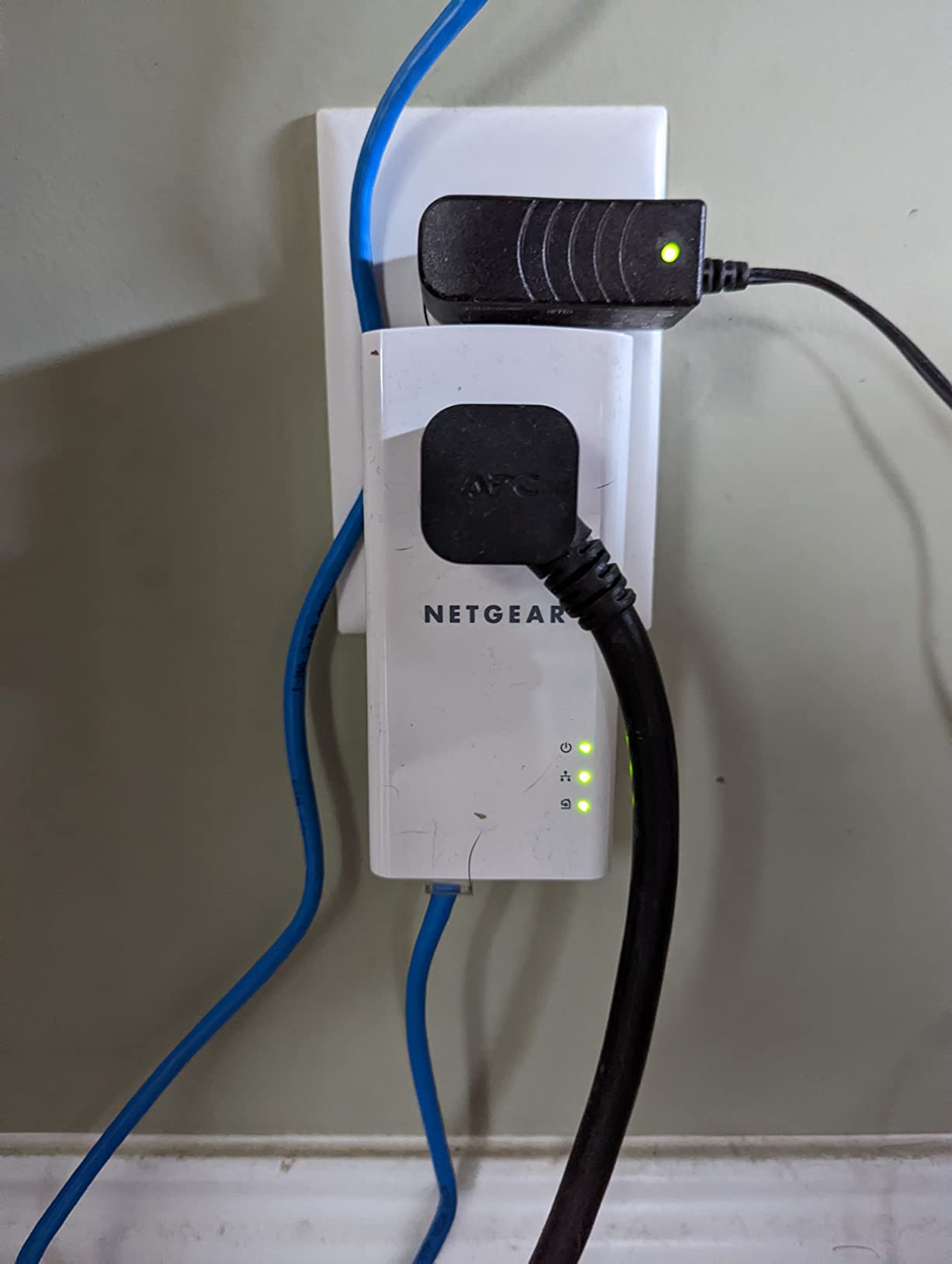 NETGEAR Powerline Adapter Kit, 1200 Mbps Wall-Plug, 1.2 Gigabit Ethernet Ports with Passthrough + Extra Outlet (PLP1200-100PAS) customer photo 1