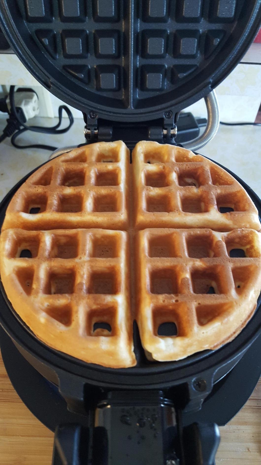BLACK+DECKER Rotating Belgian Waffle Maker customer photo 2