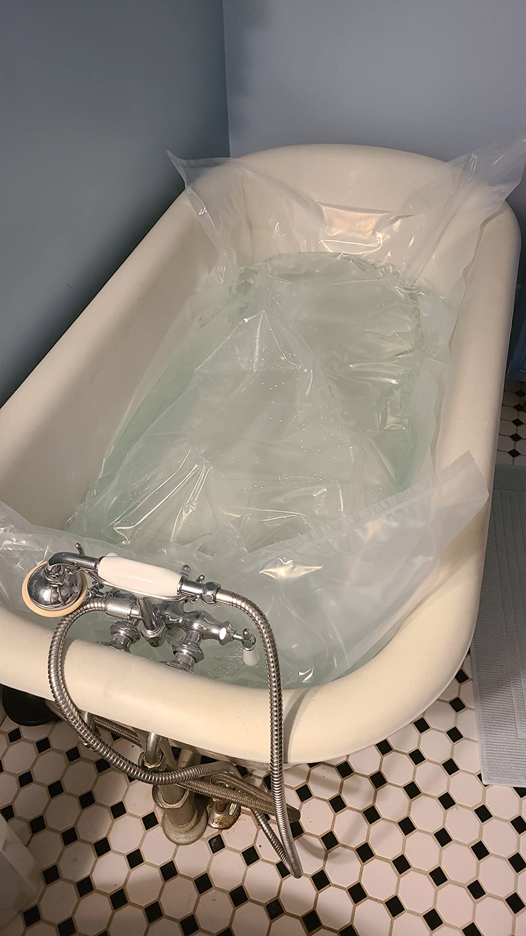 AquaPodKit Made in USA - Emergency Bathtub Water Storage Bladder 65-100 Gallon Capacity - BPA Free- Food Grade Materials - Hurricane Disaster Preparedness Supply - Family Survival Supply (Bag) customer photo 1
