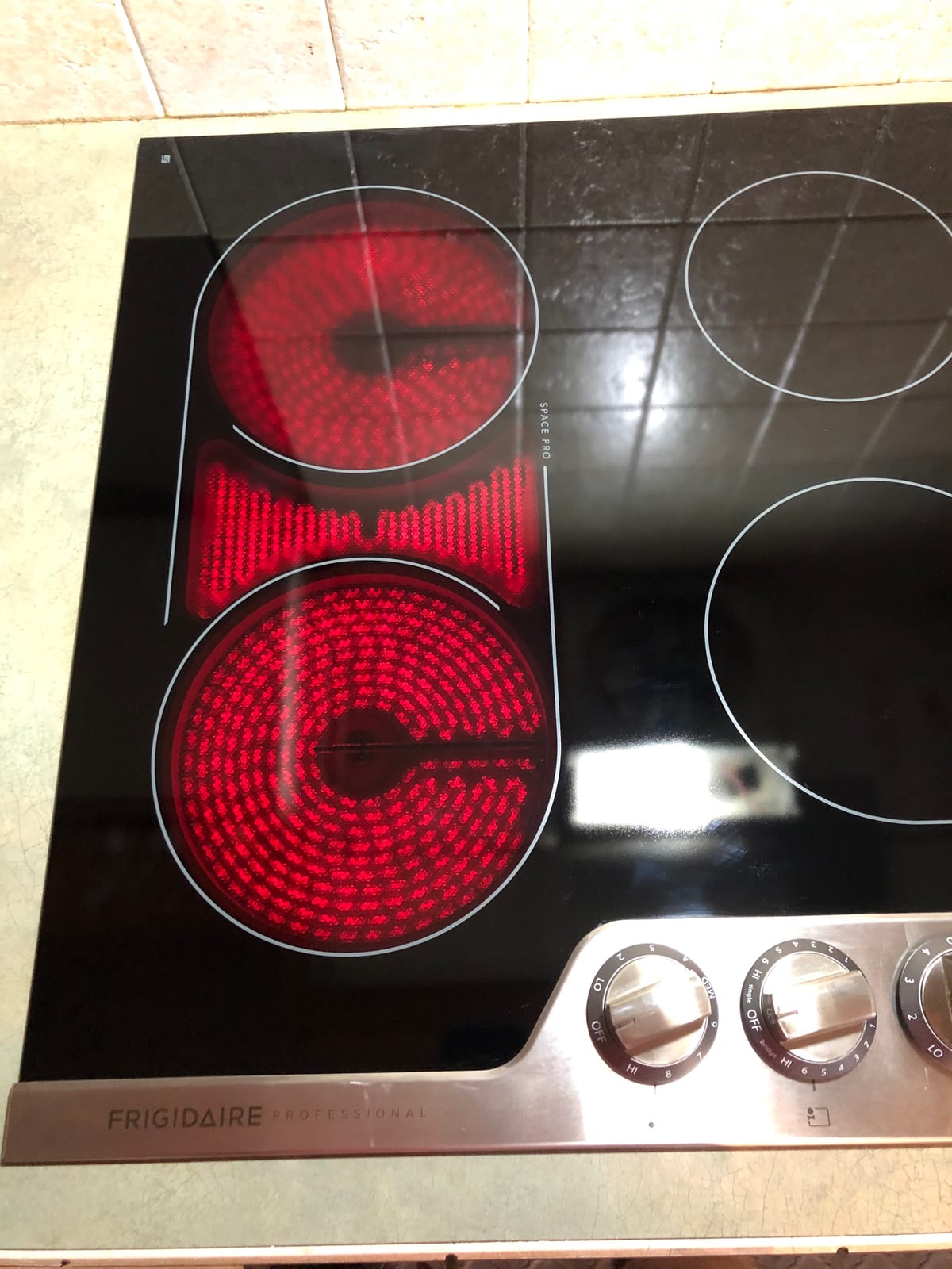 Frigidaire Professional 30 Inch Electric Cooktop, Ceramic Glass 5-Burner Flat Range with Stainless Steel Trim, FPEC3077RF customer photo 1