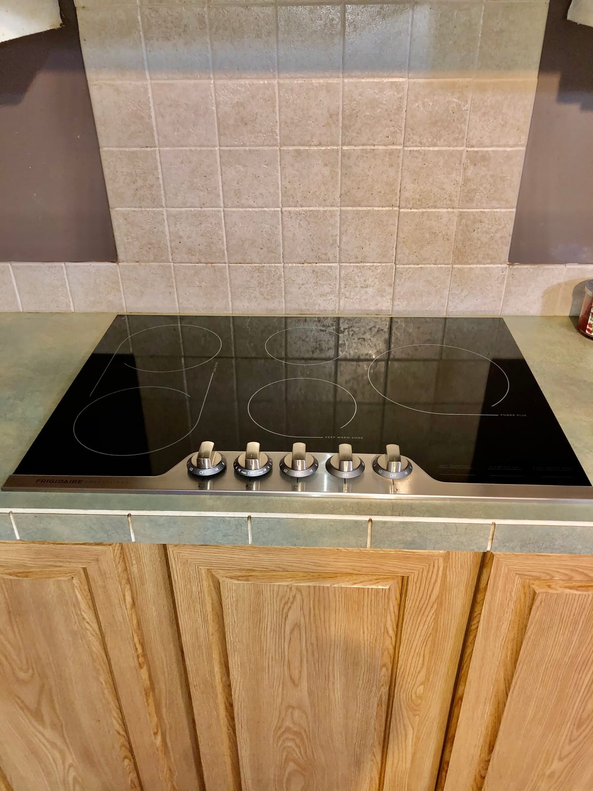 Frigidaire Professional 30 Inch Electric Cooktop, Ceramic Glass 5-Burner Flat Range with Stainless Steel Trim, FPEC3077RF customer photo 2