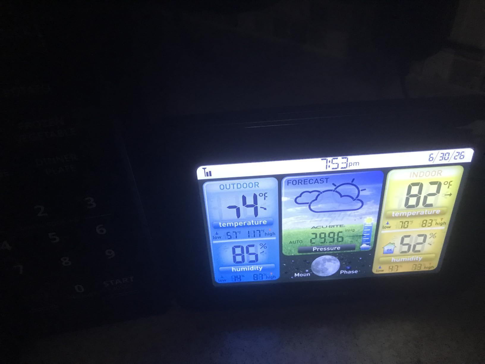 AcuRite Wireless Home Weather Station with Color Display, Indoor Outdoor Thermometer and Temperature Sensor (02077M) customer photo 1