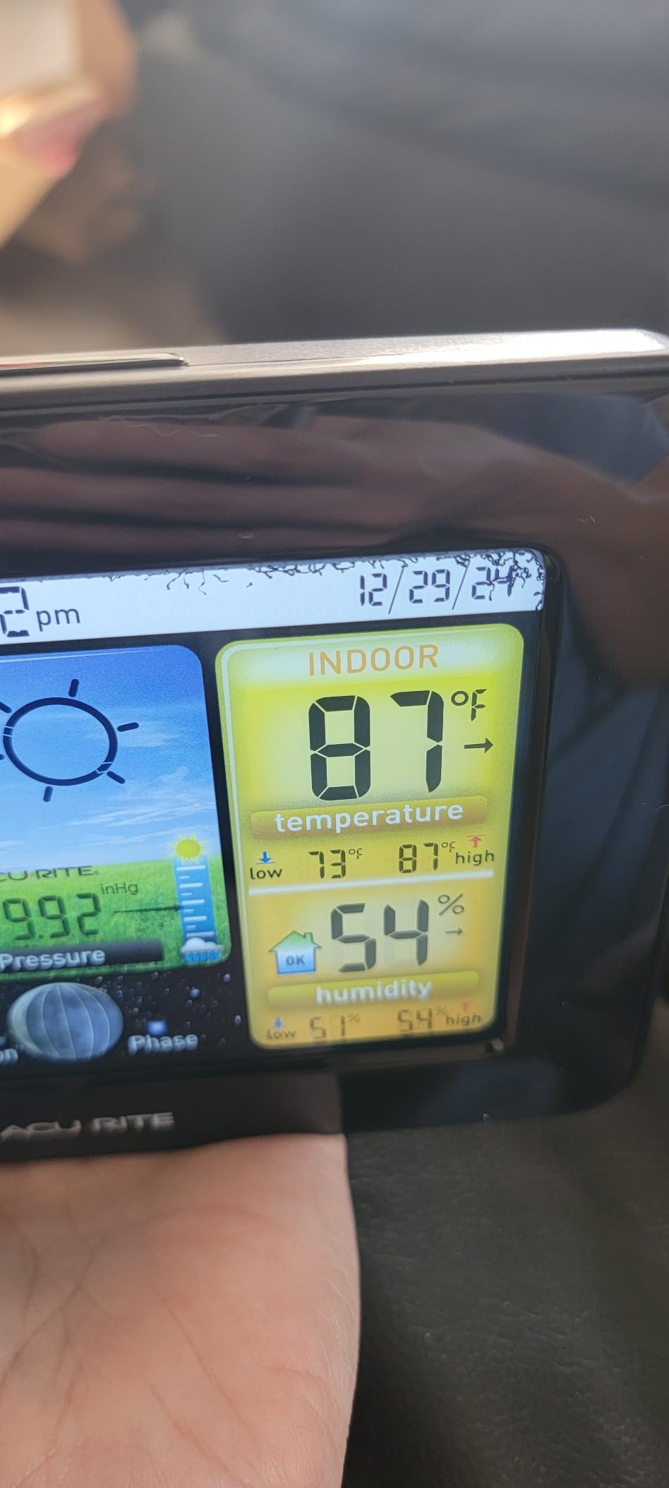 AcuRite Wireless Home Weather Station with Color Display, Indoor Outdoor Thermometer and Temperature Sensor (02077M) customer photo 2
