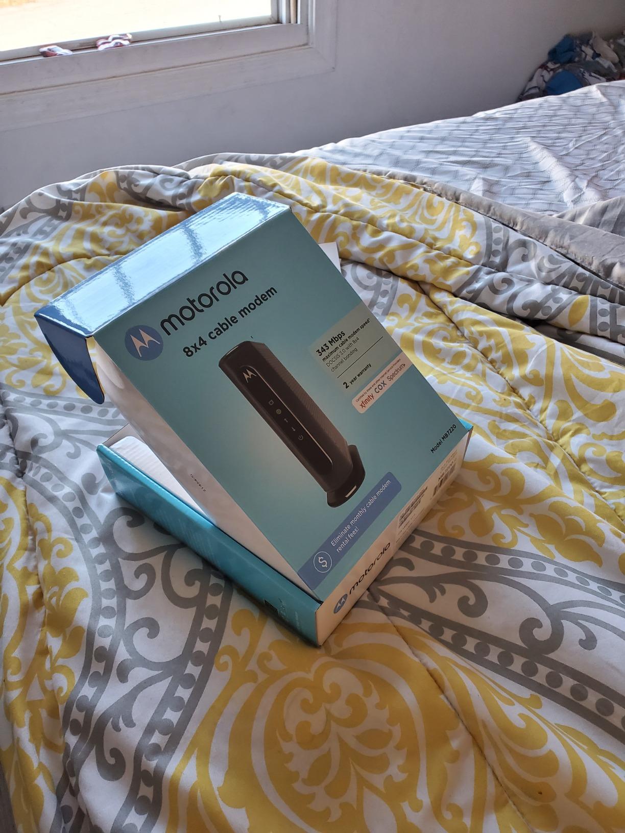MOTOROLA 8x4 Cable Modem, Model MB7220, 343 Mbps DOCSIS 3.0, Certified by Comcast XFINITY, Time Warner Cable, Cox, BrightHouse, and More (No Wireless) customer photo 1