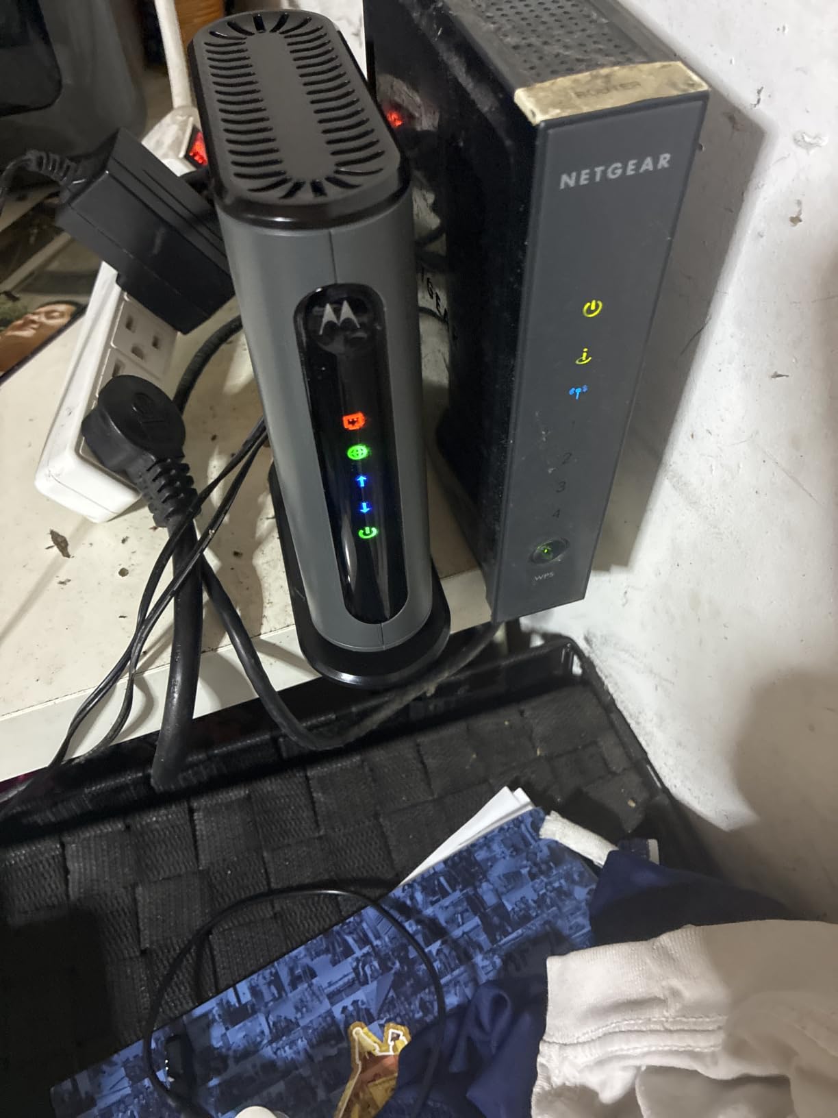 MOTOROLA 8x4 Cable Modem, Model MB7220, 343 Mbps DOCSIS 3.0, Certified by Comcast XFINITY, Time Warner Cable, Cox, BrightHouse, and More (No Wireless) customer photo 2