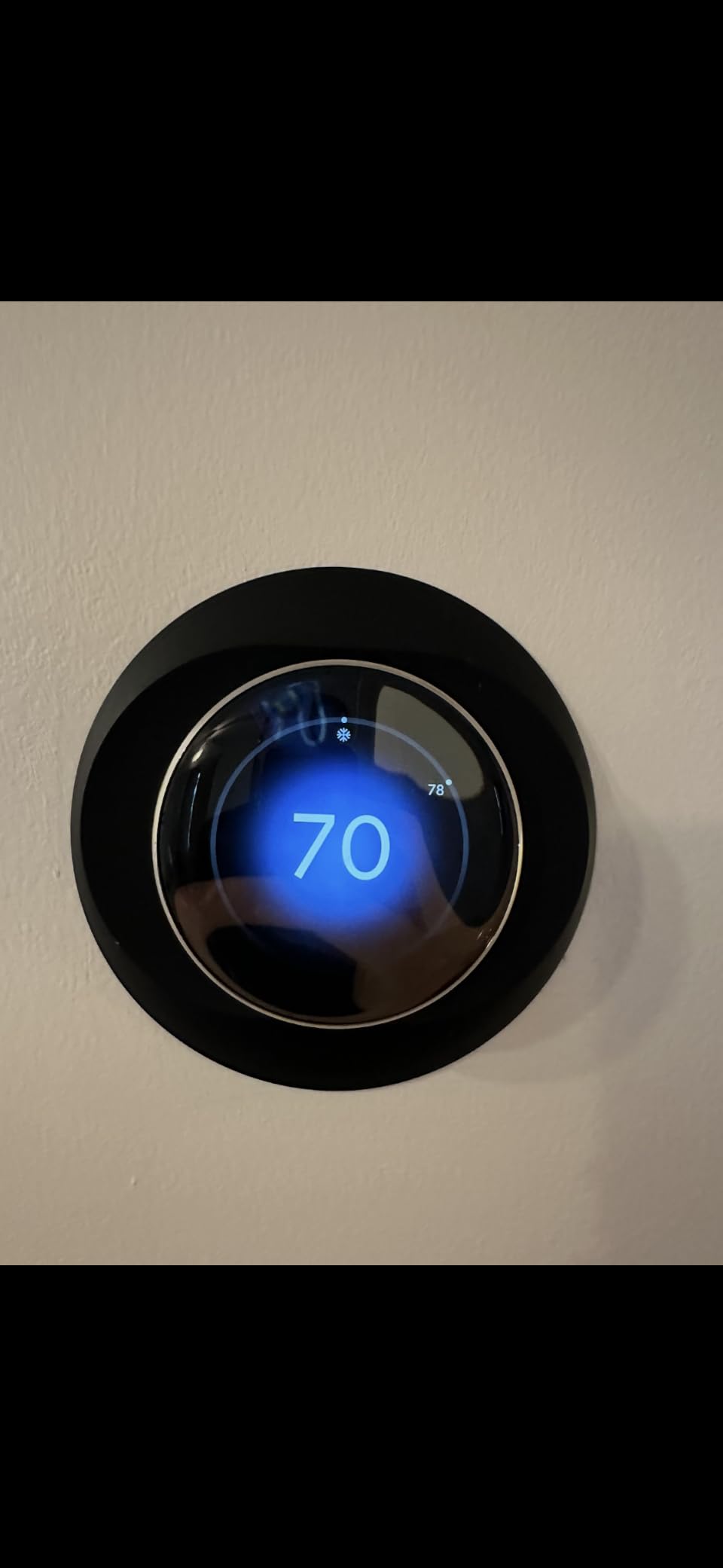 Google Nest Learning Thermostat (4th Gen, 2024) with Nest Temperature Sensor - Energy Saving Smart Thermostat - Compatible with Alexa, Apple HomeKit and Google Home App - Polished Gold customer photo 2