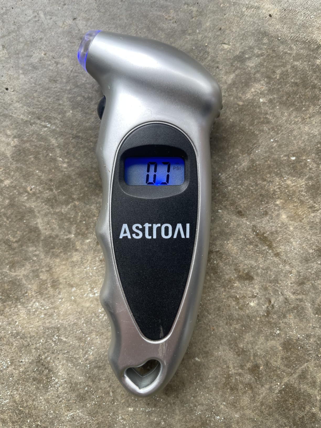 AstroAI Digital Tire Pressure Gauge 150PSI, ±1PSI Accuracy for Car Truck customer photo 2