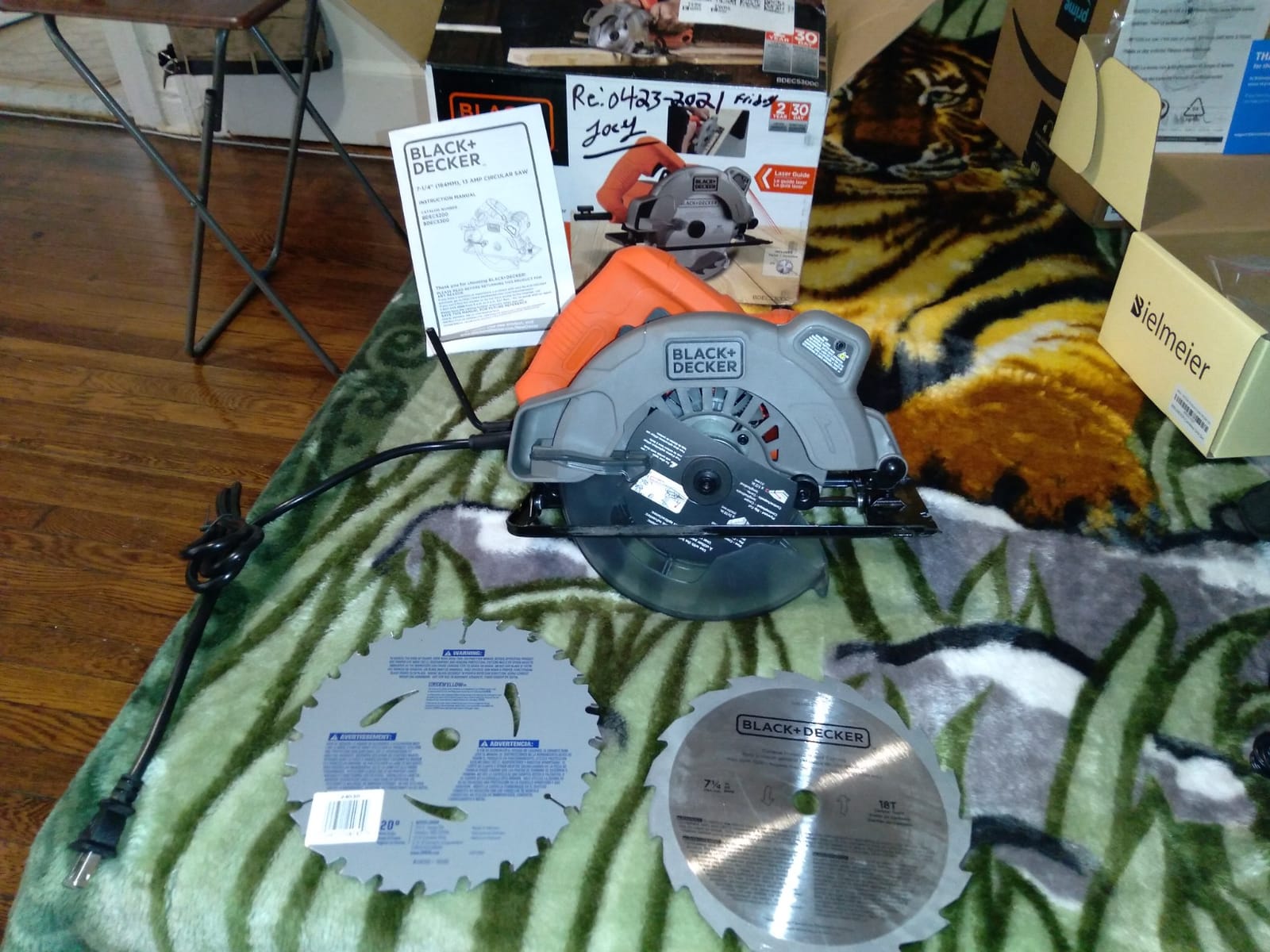 BLACK+DECKER 7-1/4-Inch Circular Saw with Laser, 13-Amp (BDECS300C) customer photo 2