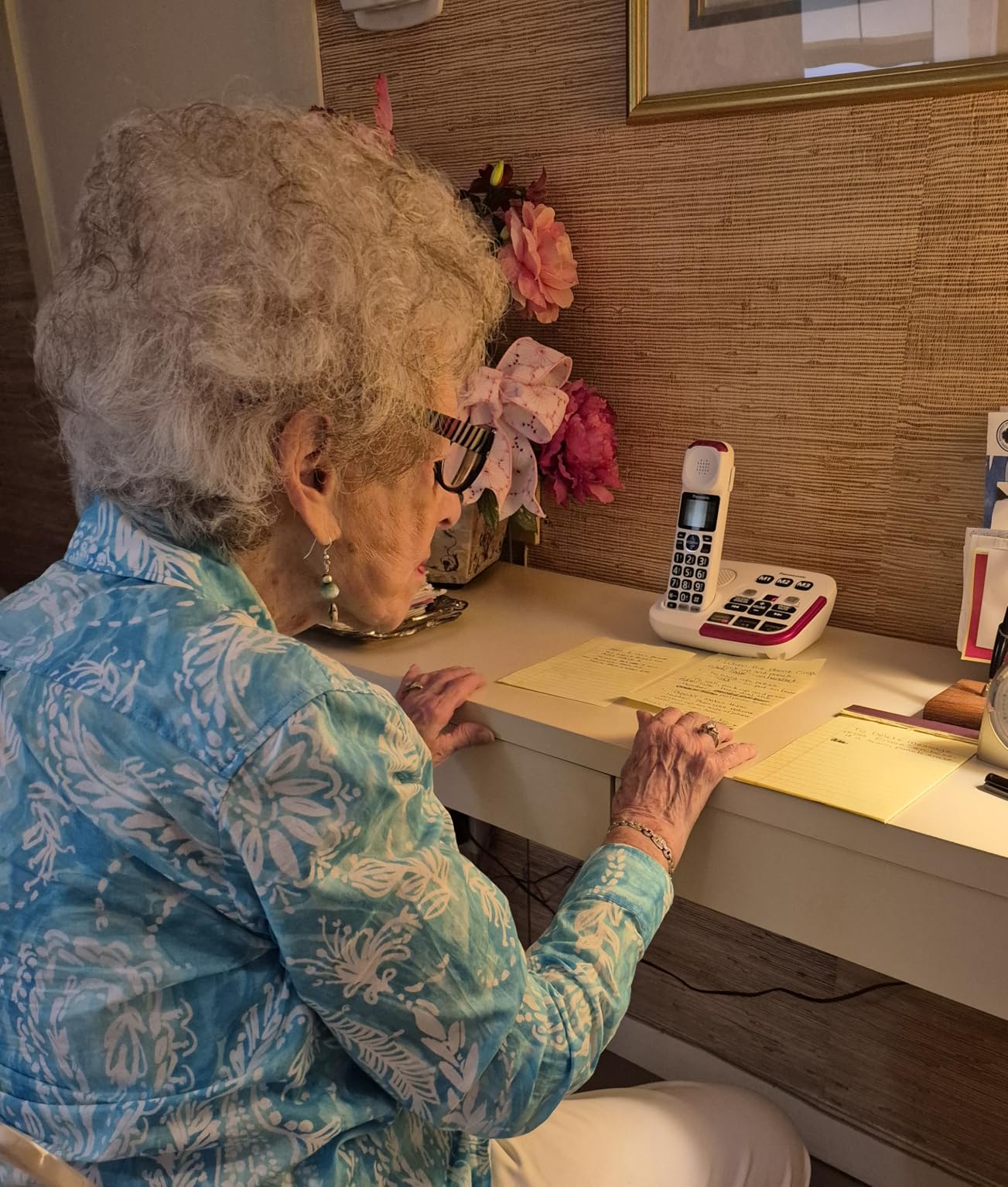 Panasonic Cordless Phone, 1 Handset Amplified Wireless Phone with Slow Talk, 40dB Volume Boost, 100dB Loud Visual Ringer, Hearing Aid Compatibility, Large Screen & Backlit Keypad - KX-TGM420W (White) customer photo 2