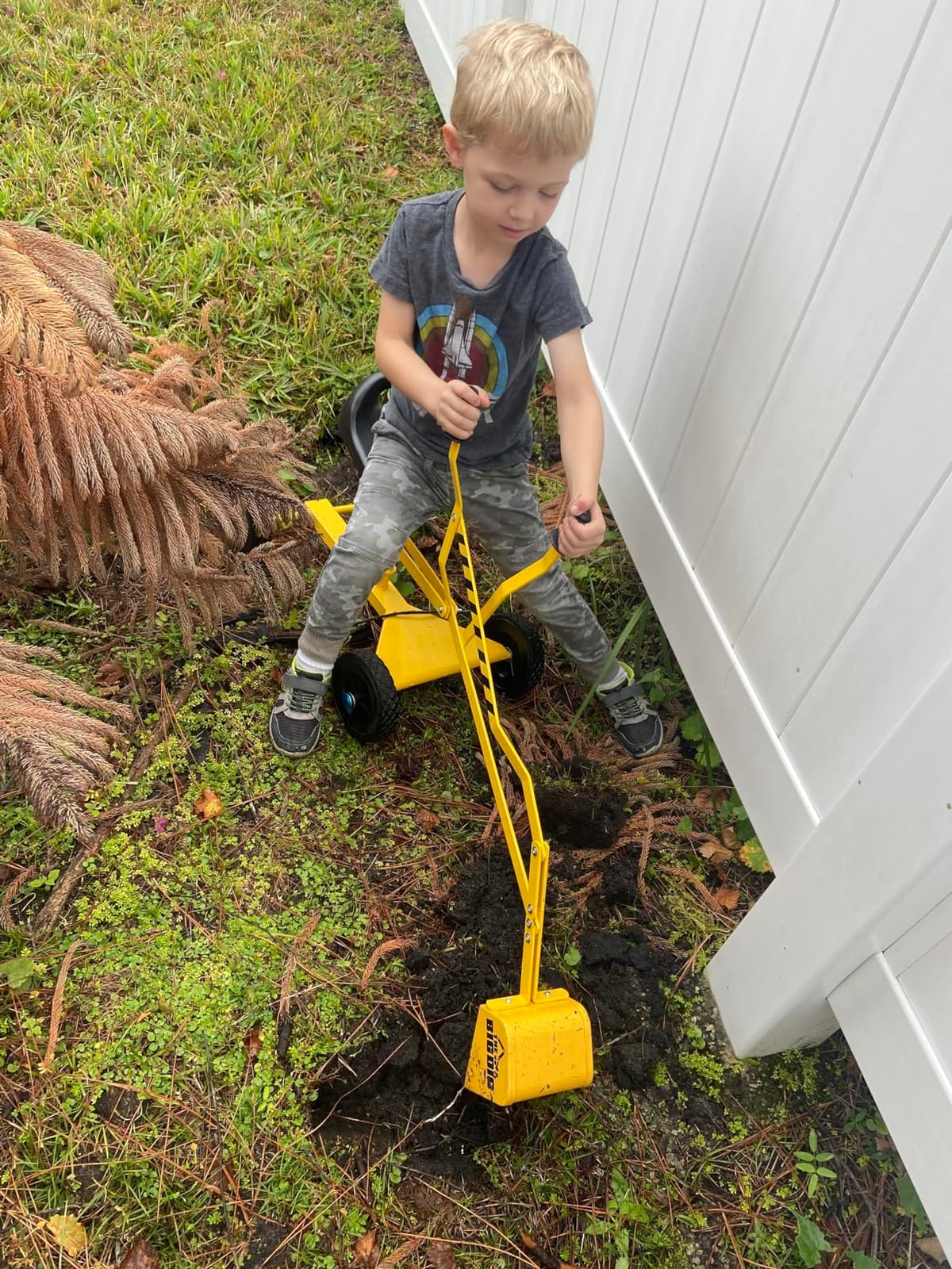 Big Dig Toy Excavator Ride, Sand Digger w/ 360 Rotation Base for Kids Ages 3 & Up, Yellow - Outdoor Playground and Beach Construction Riding Toys for Children customer photo 1