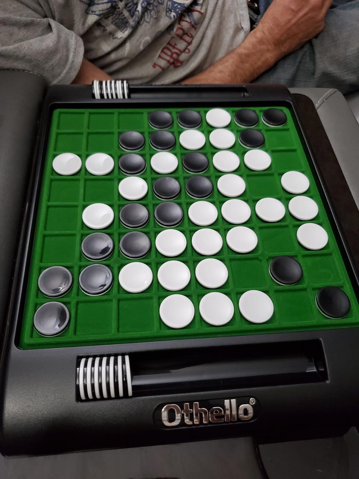 Ravensburger Othello - Classic Strategy Board Game for 2 Players - Easy to Learn, Hard to Master - Fast-Paced Family Fun - Ages 8+ customer photo 1