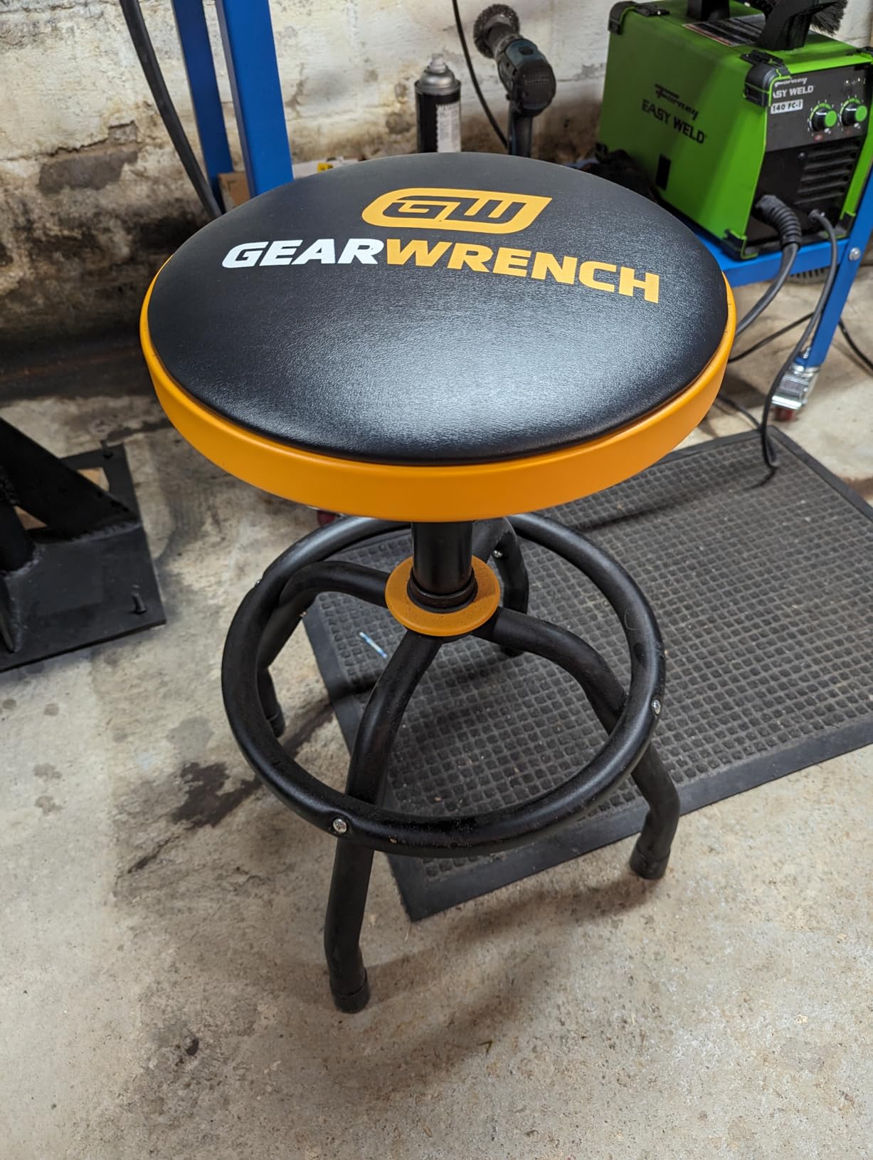 GEARWRENCH Adjustable Height Swivel Shop Stool, 26