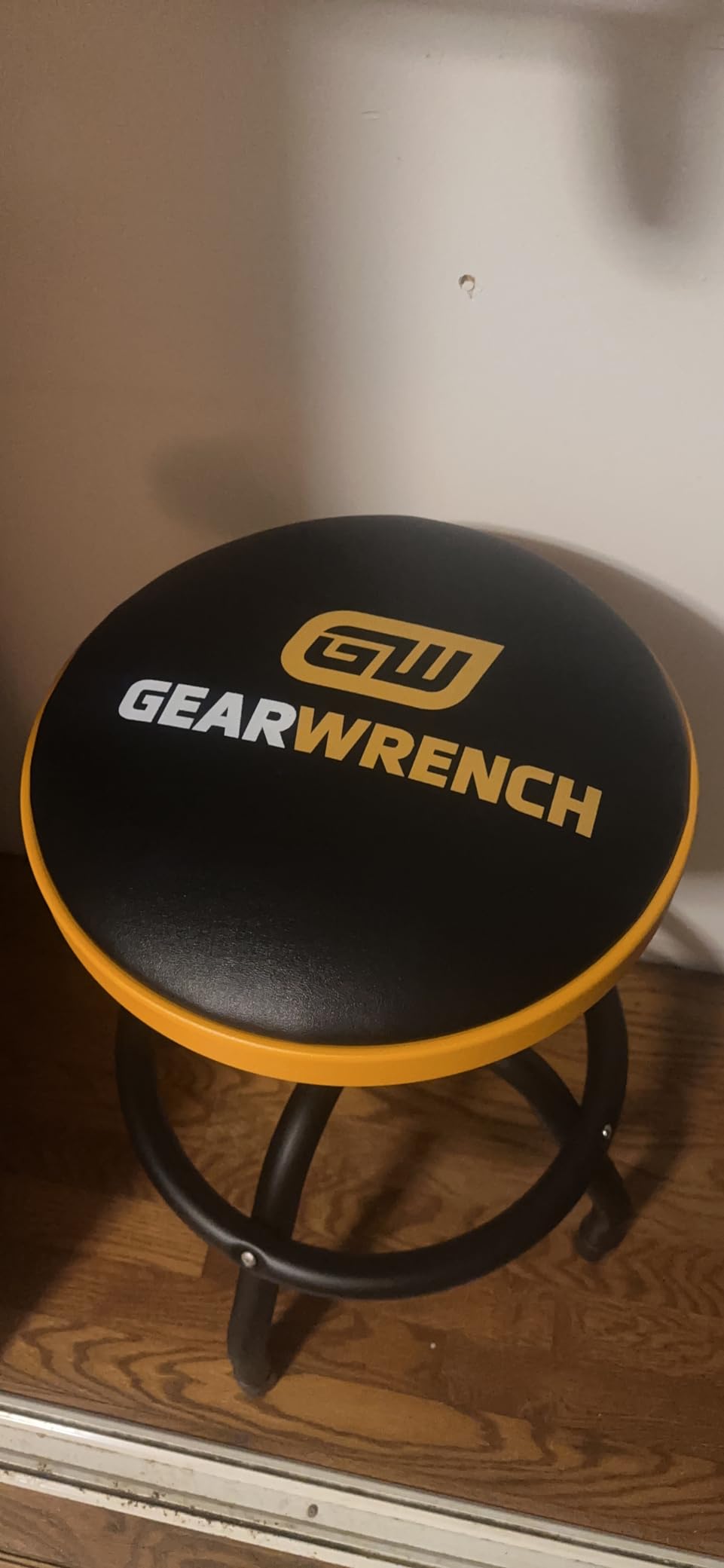 GEARWRENCH Adjustable Height Swivel Shop Stool, 26
