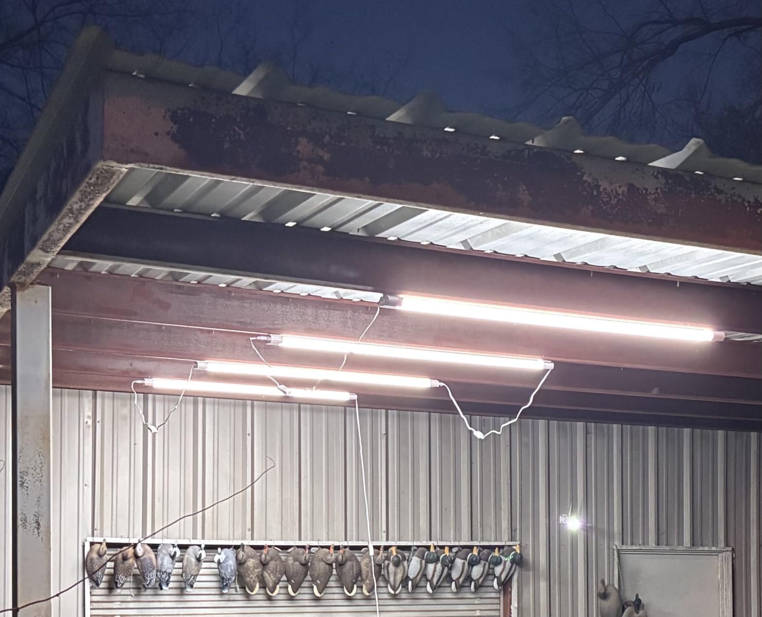 hykolity 4FT LED Shop Light, 42W [250W Equivalent],4400LM,5000K Daylight customer photo 1