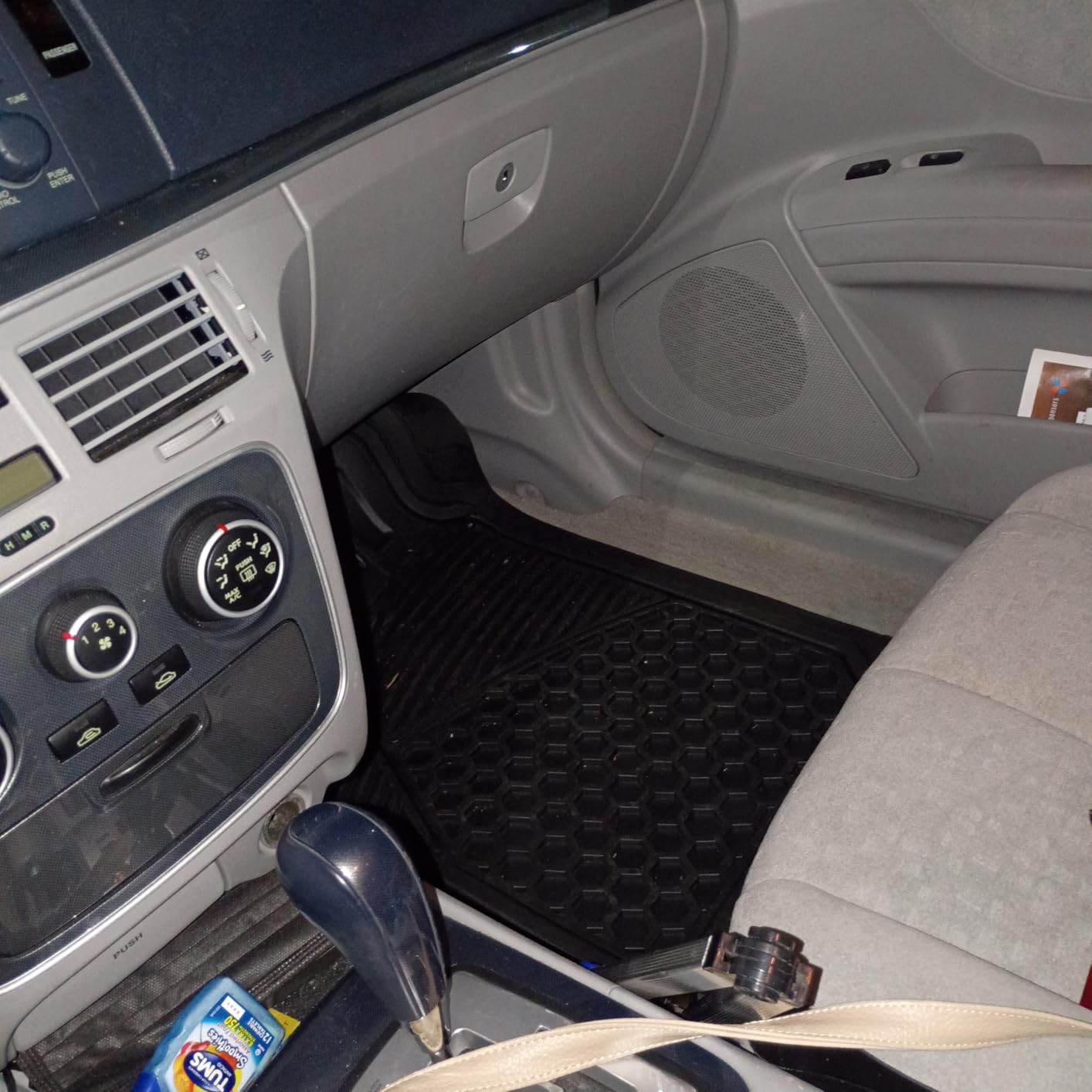 Amazon Basics Heavy Duty Thick PVC Car Floor Mats, Anti-Slip, Easy to Clean, Universal Trim-to-Fit All-Weather for Automotive SUV Sedans Trucks, 4-Piece, Solid Black customer photo 1