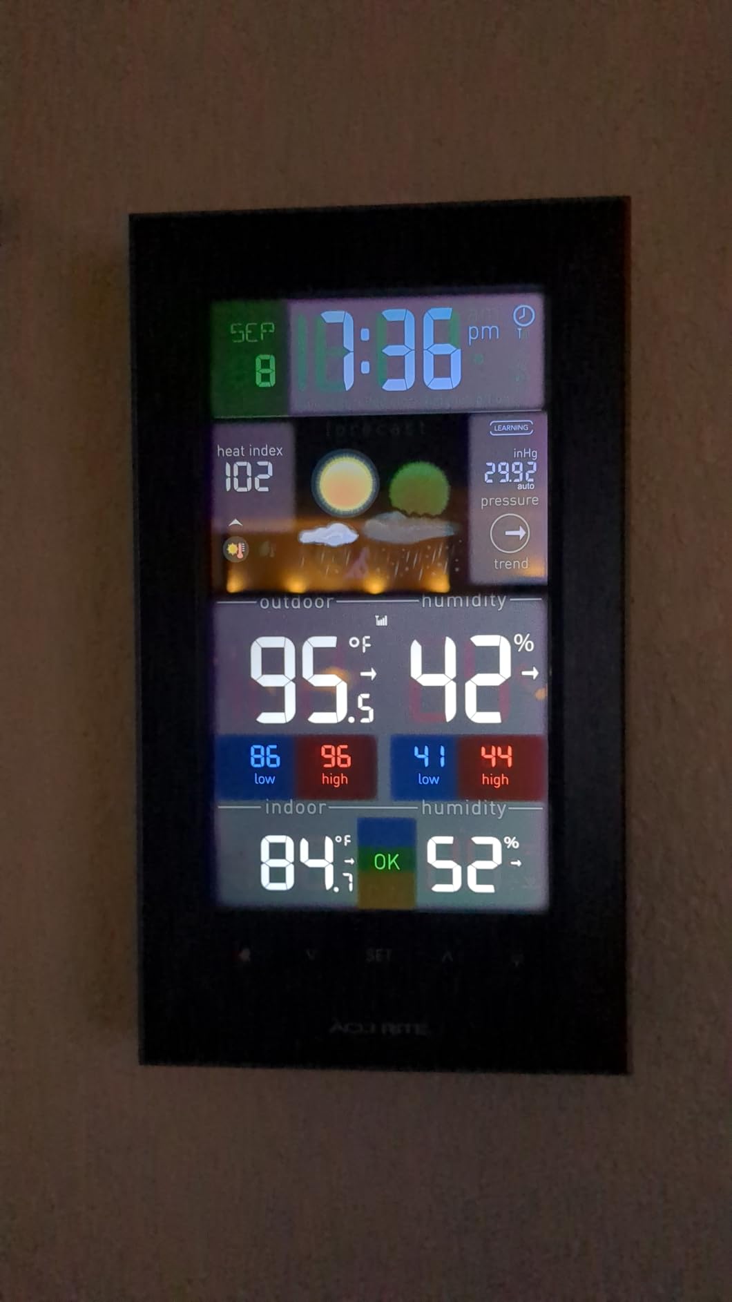 AcuRite Digital Vertical Weather Forecaster with Indoor/Outdoor Temperature, Humidity, and Date and Time (01121M), Black customer photo 2