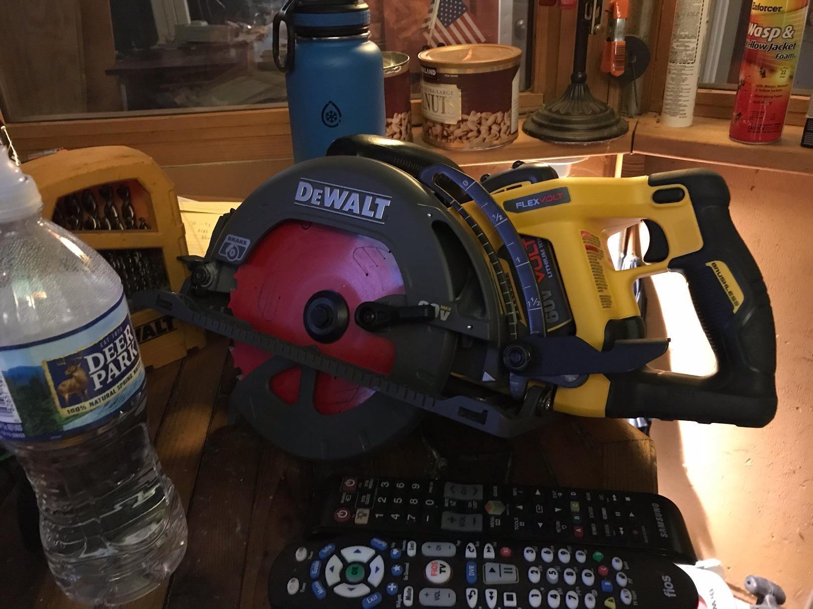 DEWALT FLEXVOLT 60V MAX* Circular Saw for Framing, 7-1/4-Inch, Tool Only (DCS577B) customer photo 1