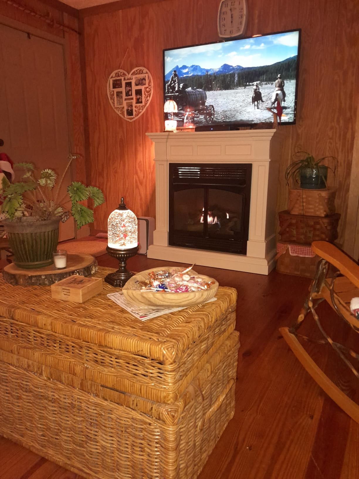Duluth Forge Dual Fuel Ventless Gas Fireplace with Mantel - 32,000 BTU, Remote Control, Apple Spice Finish - Model# DFS-400R-2AS customer photo 2