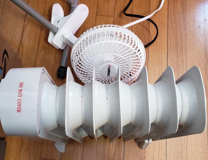 COSTWAY Oil Filled Radiator Heater, 700W Portable Space Heater with Adjustable Thermostat, Overheat Protection, Electric Heater for Bedroom, Indoor use customer photo 1