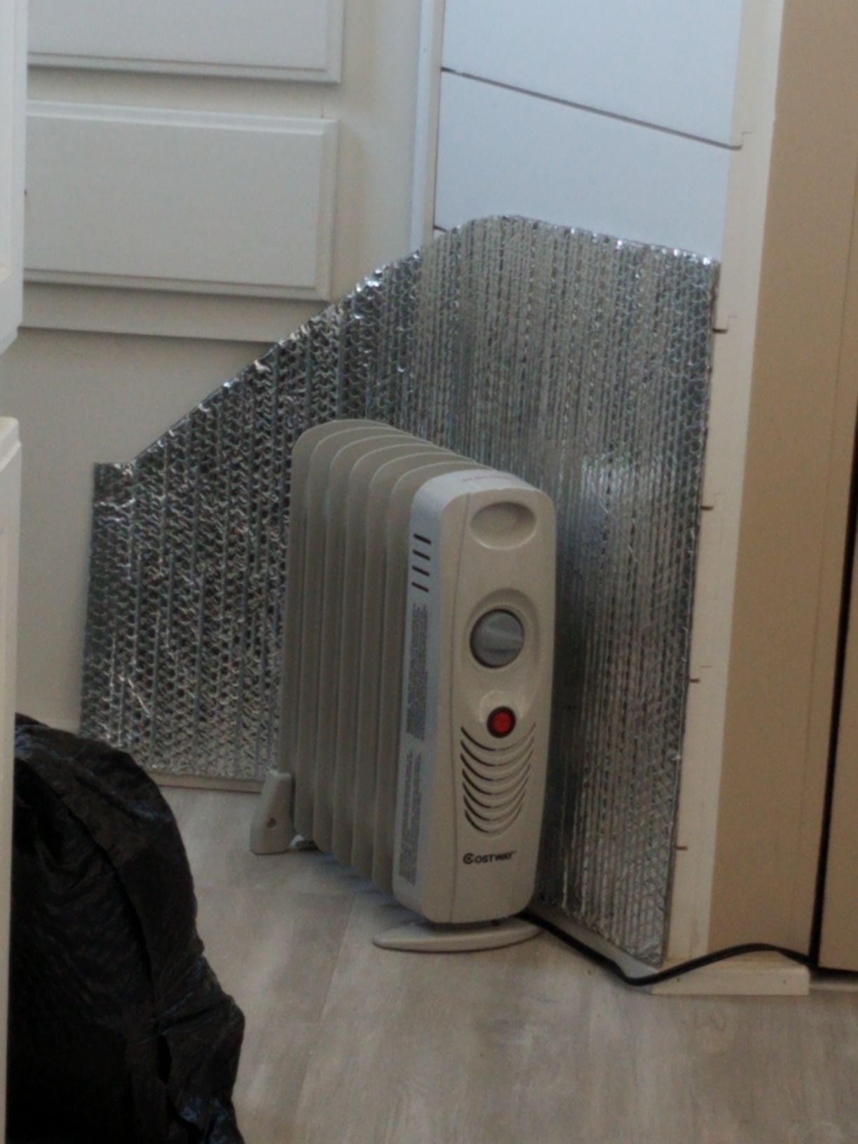 COSTWAY Oil Filled Radiator Heater, 700W Portable Space Heater with Adjustable Thermostat, Overheat Protection, Electric Heater for Bedroom, Indoor use customer photo 2
