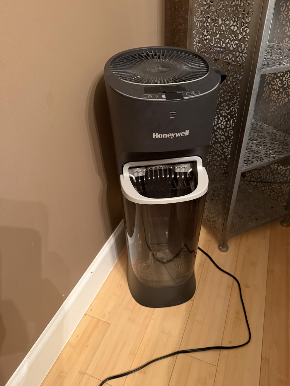 Honeywell Top Fill Tower Humidifier, Digital Humidistat, Black – Cool Mist Humidifiers for Bedroom, Home or Office with Space-Saving Tower Design customer photo 1