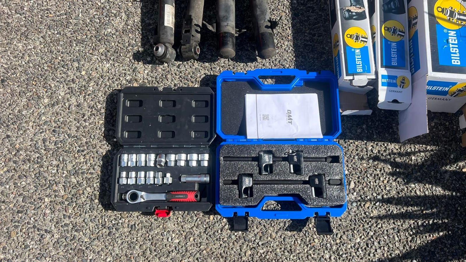 OMT Macpherson Strut Spring Compressor Tool Set with 10.5