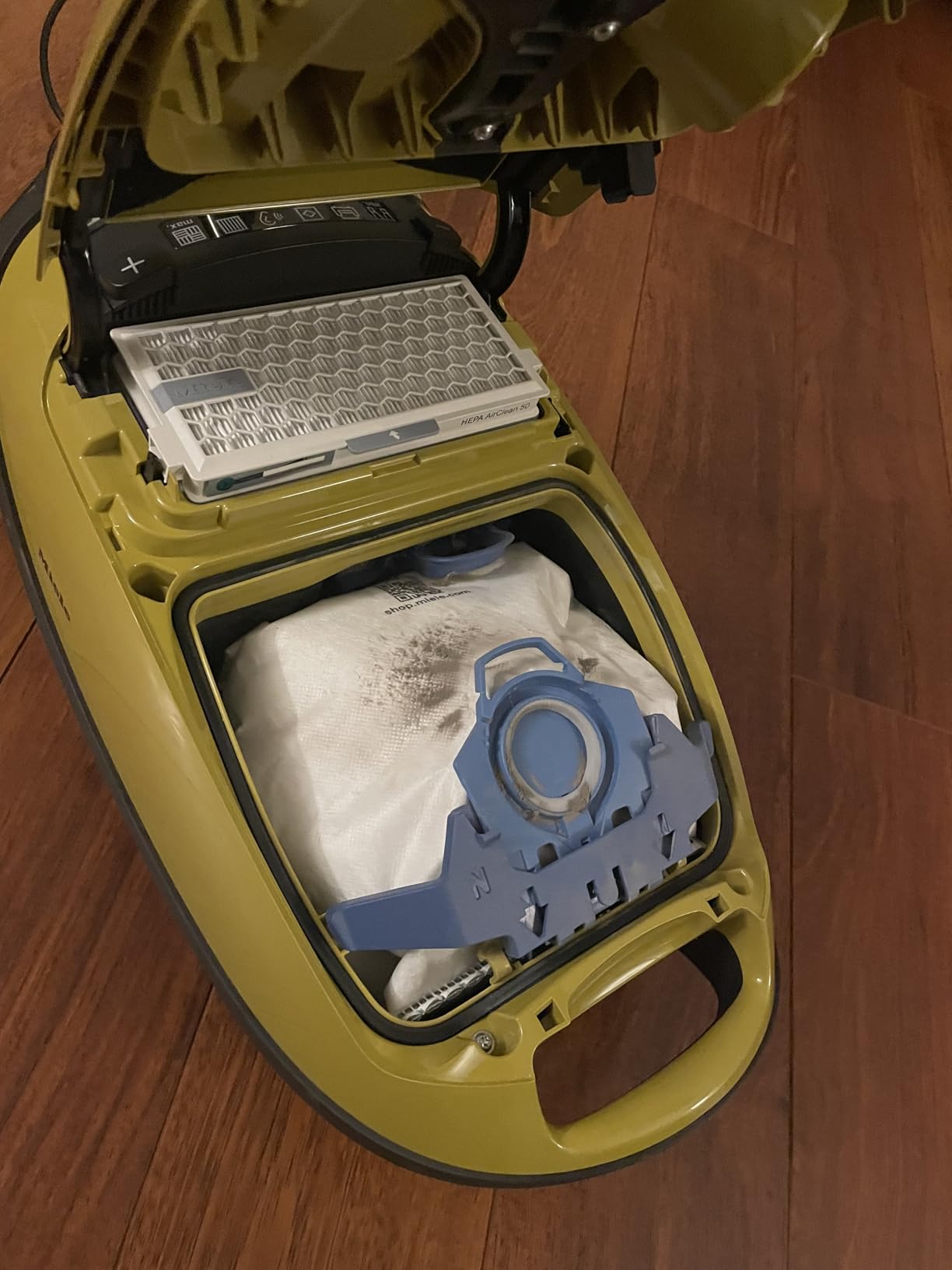 Miele Complete C3 Calima Bagged Canister Vacuum Cleaner with Turbobrush floorhead, Suitable for Low-Medium Pile Carpet and Hard Floors, in Curry Yellow customer photo 2