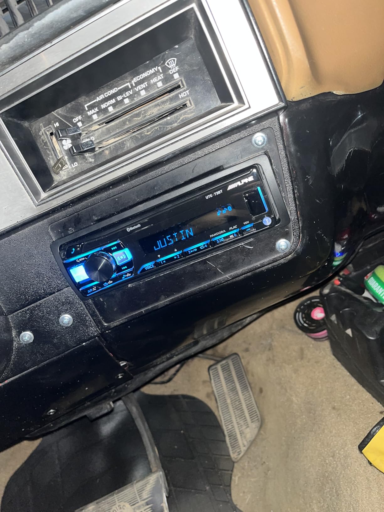 Alpine UTE-73BT Mech-Less Digital Media Receiver with Bluetooth® Wireless Technology customer photo 2