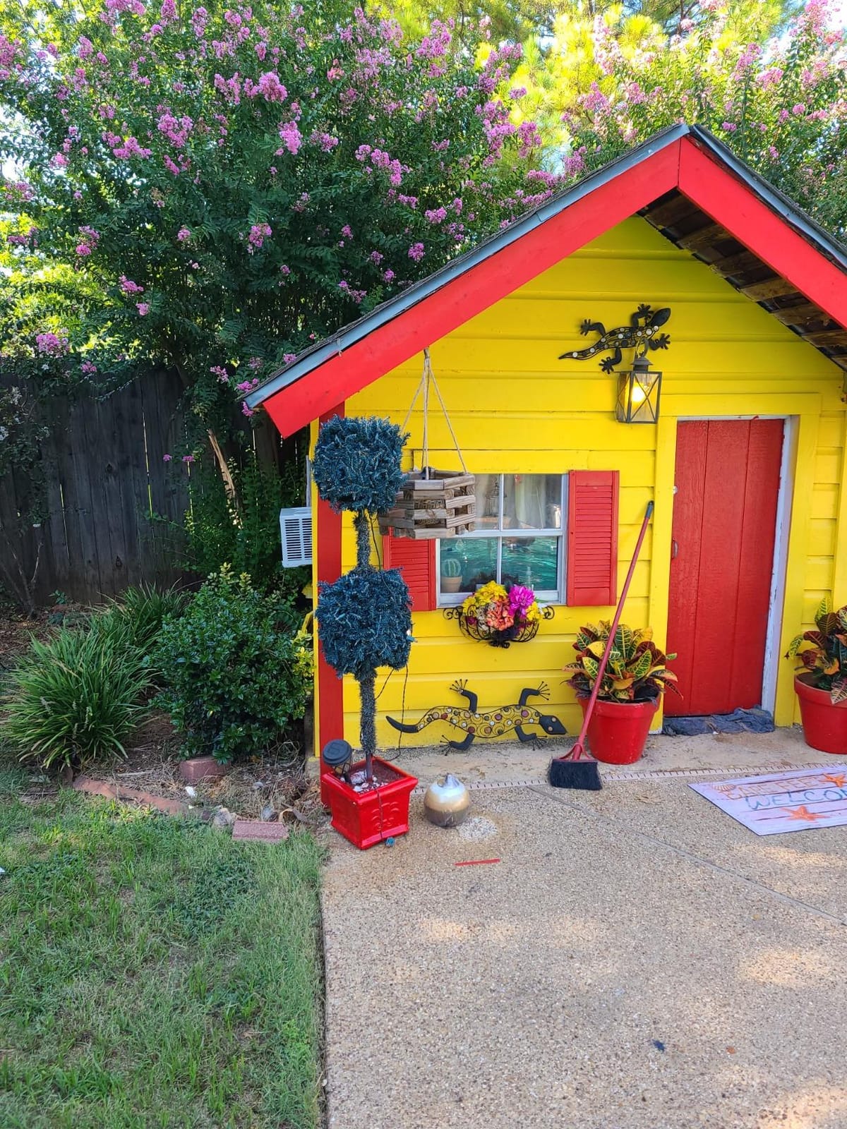 LG 5,000 BTU Window Air Conditioner, 115V, AC Window Unit Cools 150 Sq.Ft. (10' x 15' Room Size), Perfect for Bedrooms, Quiet AC with 2 Cooling & Fan Speeds, 2-Way Air Deflection, and Washable Filter customer photo 1