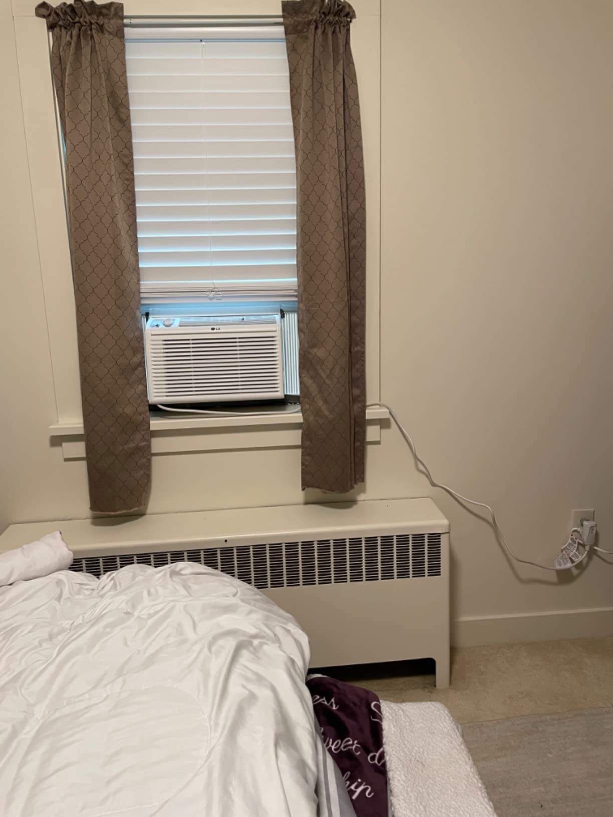 LG 5,000 BTU Window Air Conditioner, 115V, AC Window Unit Cools 150 Sq.Ft. (10' x 15' Room Size), Perfect for Bedrooms, Quiet AC with 2 Cooling & Fan Speeds, 2-Way Air Deflection, and Washable Filter customer photo 2