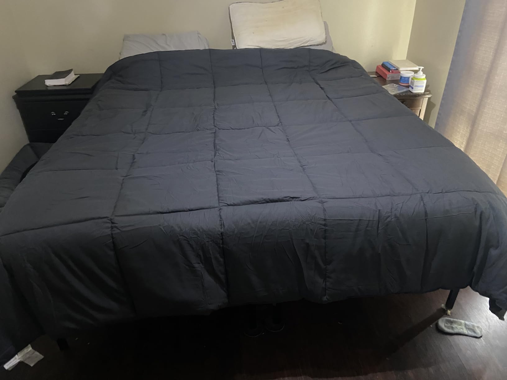 EASELAND Queen Size Down Alternative Comforter, White, 88x88 Inches customer photo 2