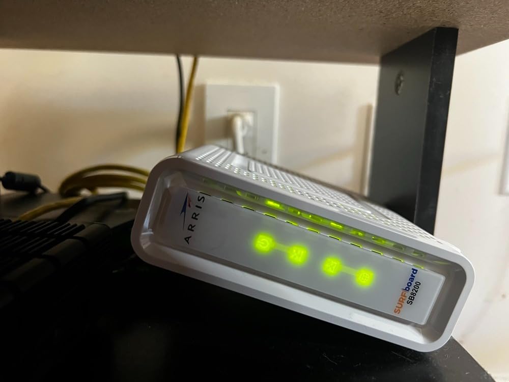 ARRIS SURFboard SB8200 DOCSIS 3.1 Cable Modem | Up to 1 Gbps Plans customer photo 2