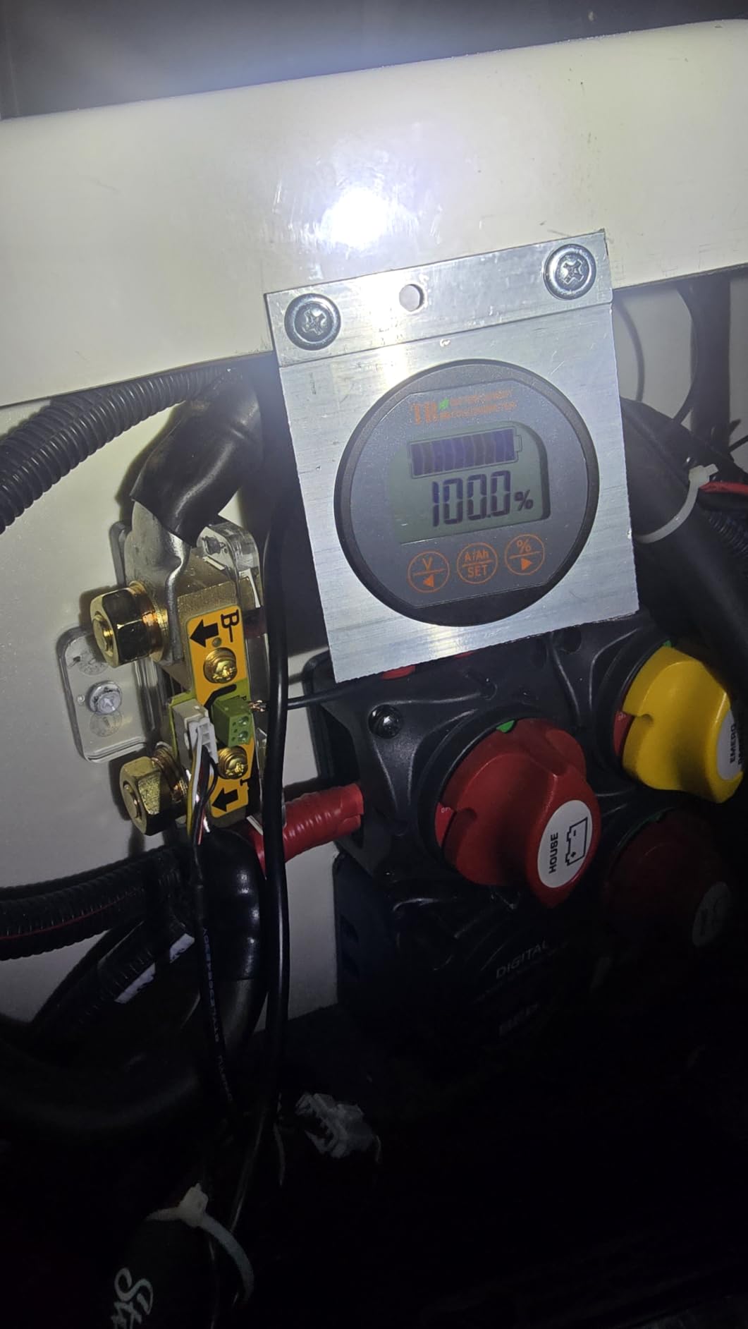 AILI TR16 Shunt Battery Monitor, 8-120V up to 500A Voltage Current Meter, State of Charge Display up to 999AH, Compatible with LiFePO4 Lithium AGM Gel – for RV Camper Caravan Boat Solar Off-Grid customer photo 1