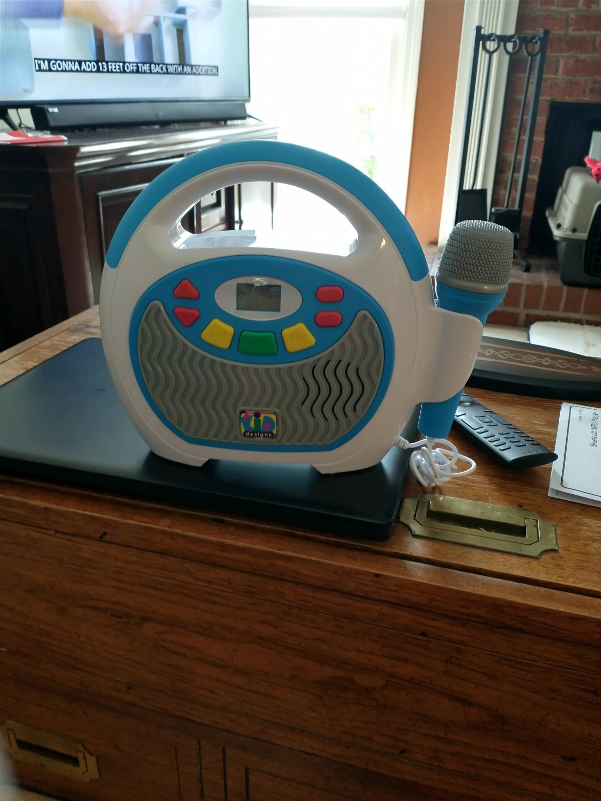 eKids Mother Goose Club Karaoke Machine for Kids with Microphone and Built-in Nursery Rhymes customer photo 2