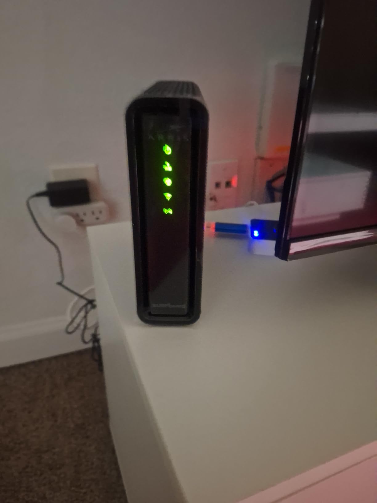 ARRIS (SBG10) - Cable Modem Router Combo - DOCSIS 3.0 16 x 4 Gigabit & AC1600 WiFi, [Check with your provider for compatibility]400 Mbps Max Internet Speeds customer photo 1