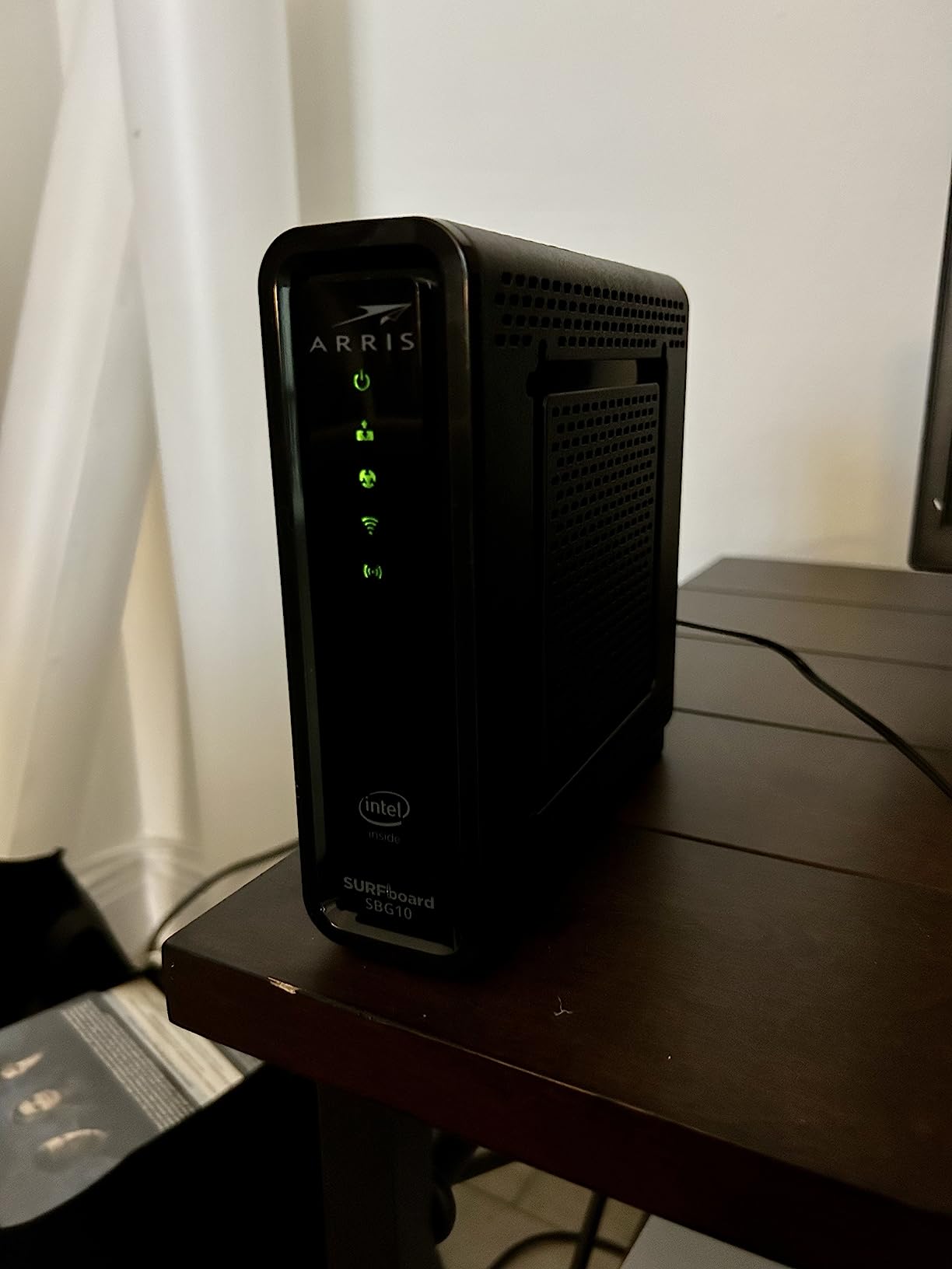 ARRIS (SBG10) - Cable Modem Router Combo - DOCSIS 3.0 16 x 4 Gigabit & AC1600 WiFi, [Check with your provider for compatibility]400 Mbps Max Internet Speeds customer photo 2