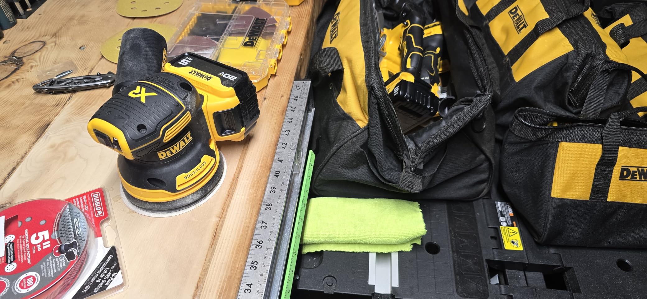 DEWALT 20V MAX Orbital Sander, Tool Only (DCW210B) customer photo 1