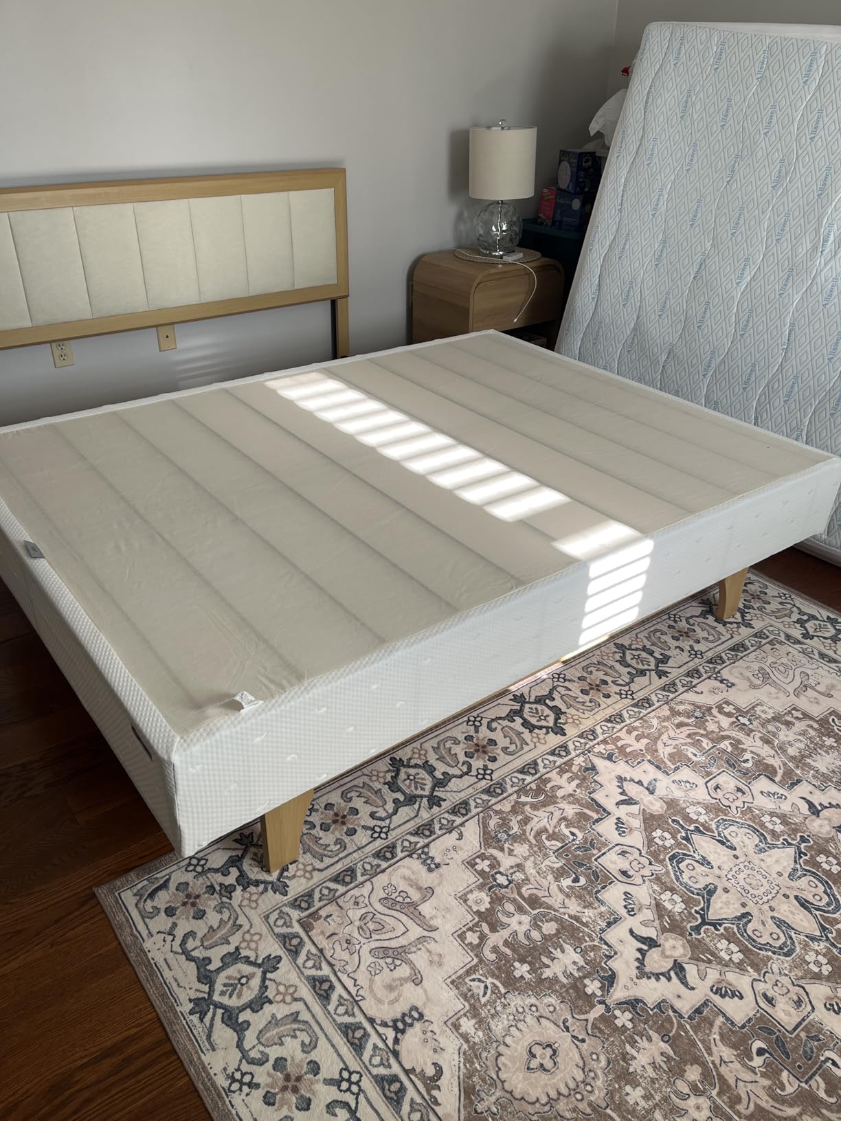 Amazon Basics Smart Box Spring Bed Base, 9-Inch Height Mattress Foundation, Tool-Free Easy Assembly, Strong Support, Queen, 79