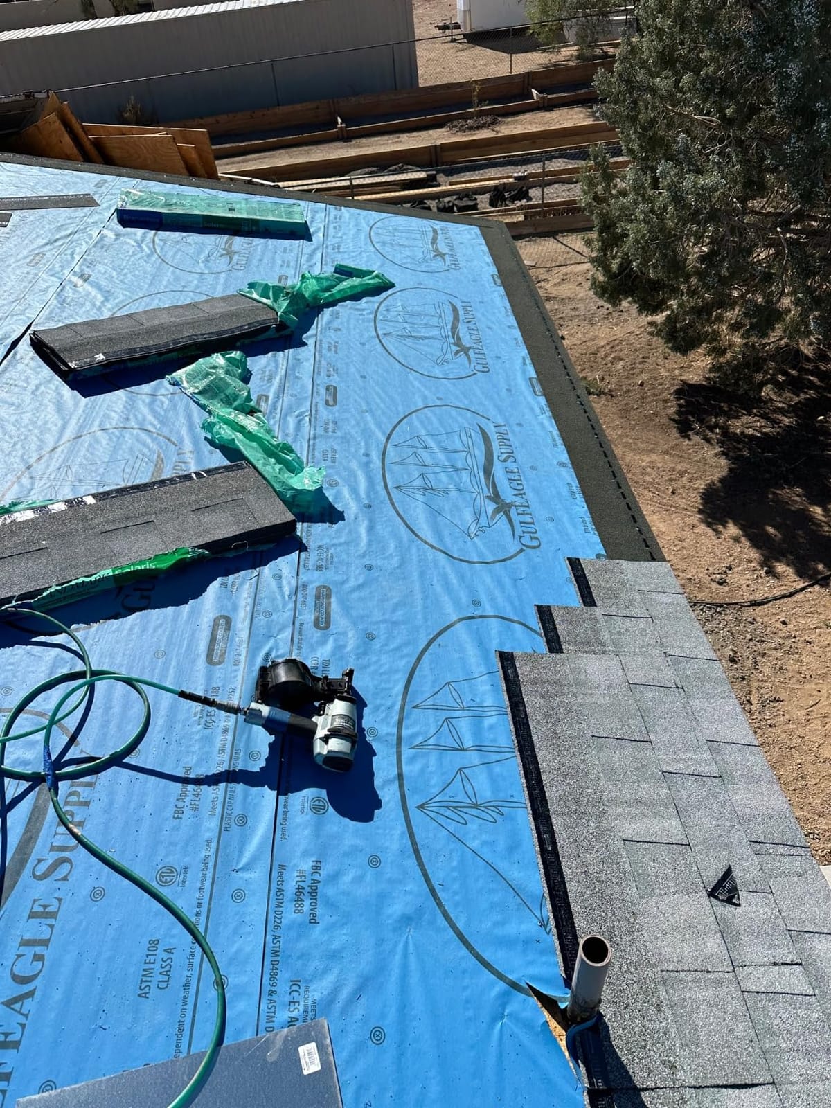 Metabo HPT Pneumatic Roofing Nailer, 16 Degree Asphalt Shingles, NV45AB2 customer photo 1