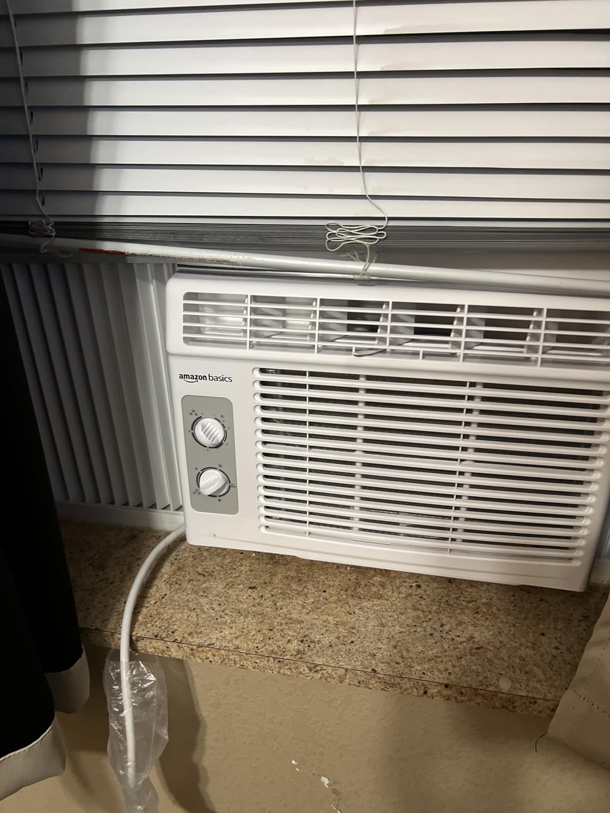 Amazon Basics 5000-BTU Window Air Conditioner with Quiet Operation, Up to 150 Sqf, Cool and Fan Functions, Washable Filter, Adjustable Window Kit, Intuitive Mechanical Controls, for Small Room, White customer photo 1