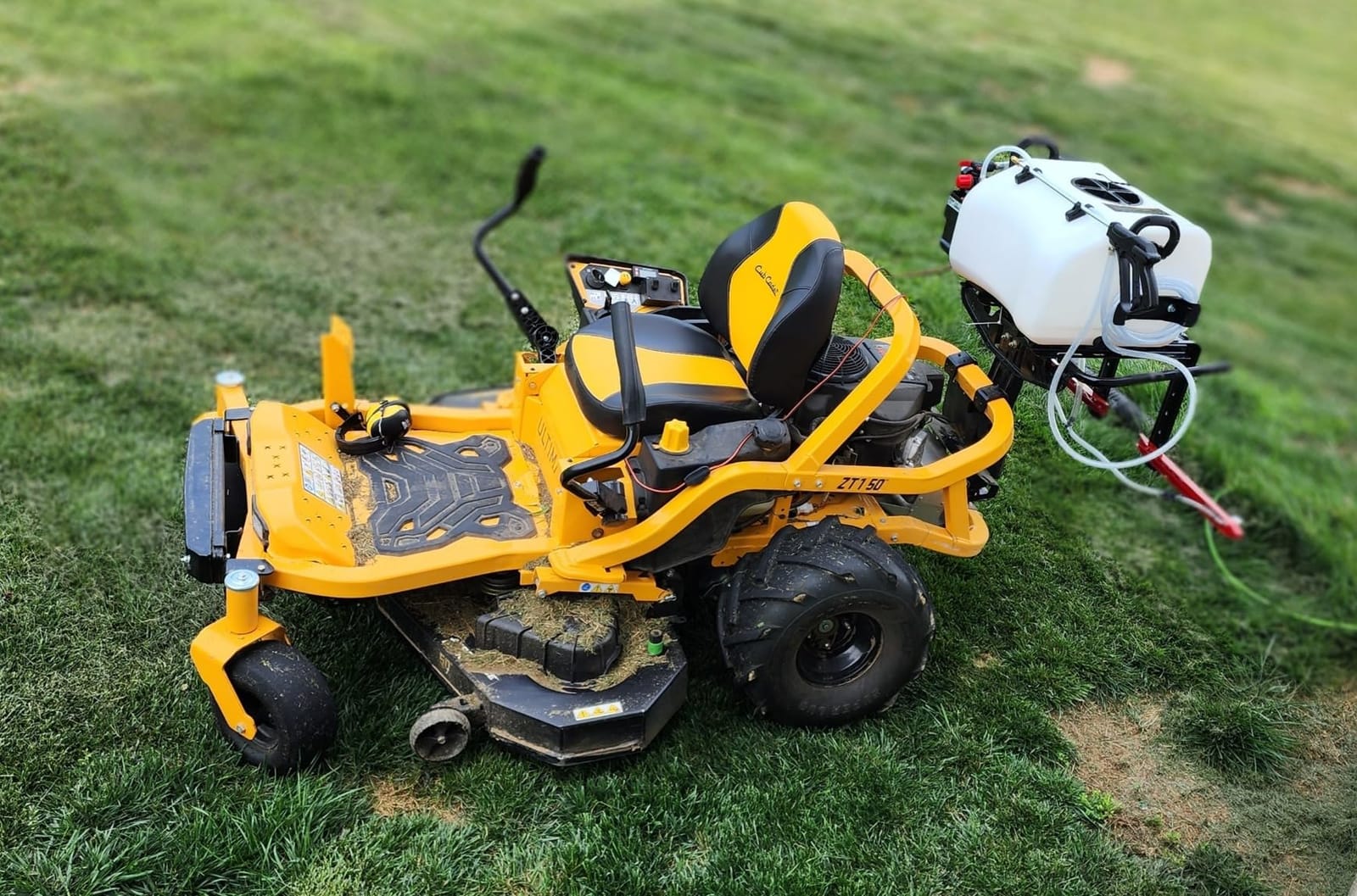 NorthStar 12V Sprayer Pump, 26-Gallon, 2.2 GPM, 12V, 70 PSI, 2-Nozzle Boom customer photo 2