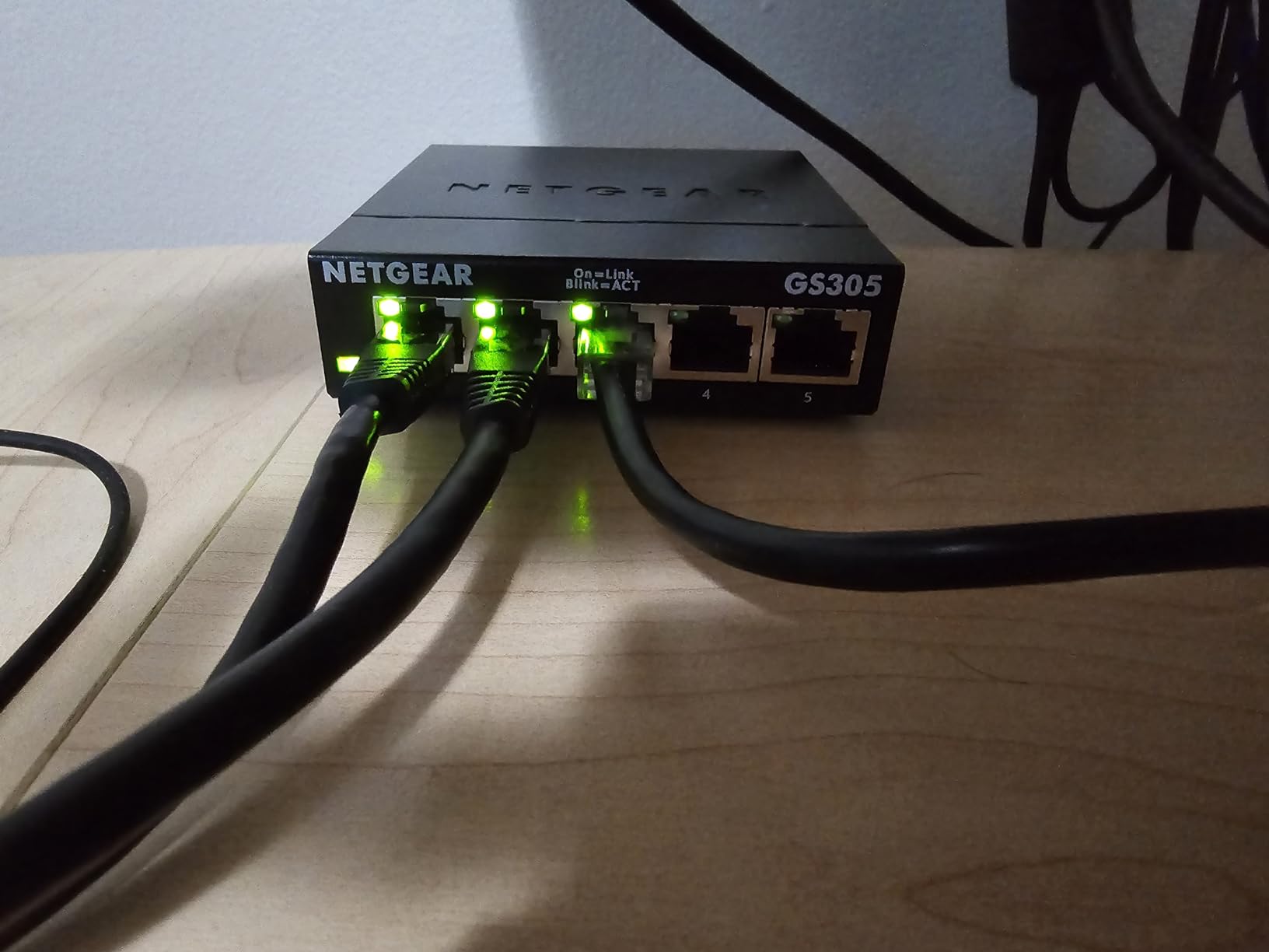 NETGEAR 8-Port Gigabit Ethernet Unmanaged Network Switch (GS308) customer photo 2