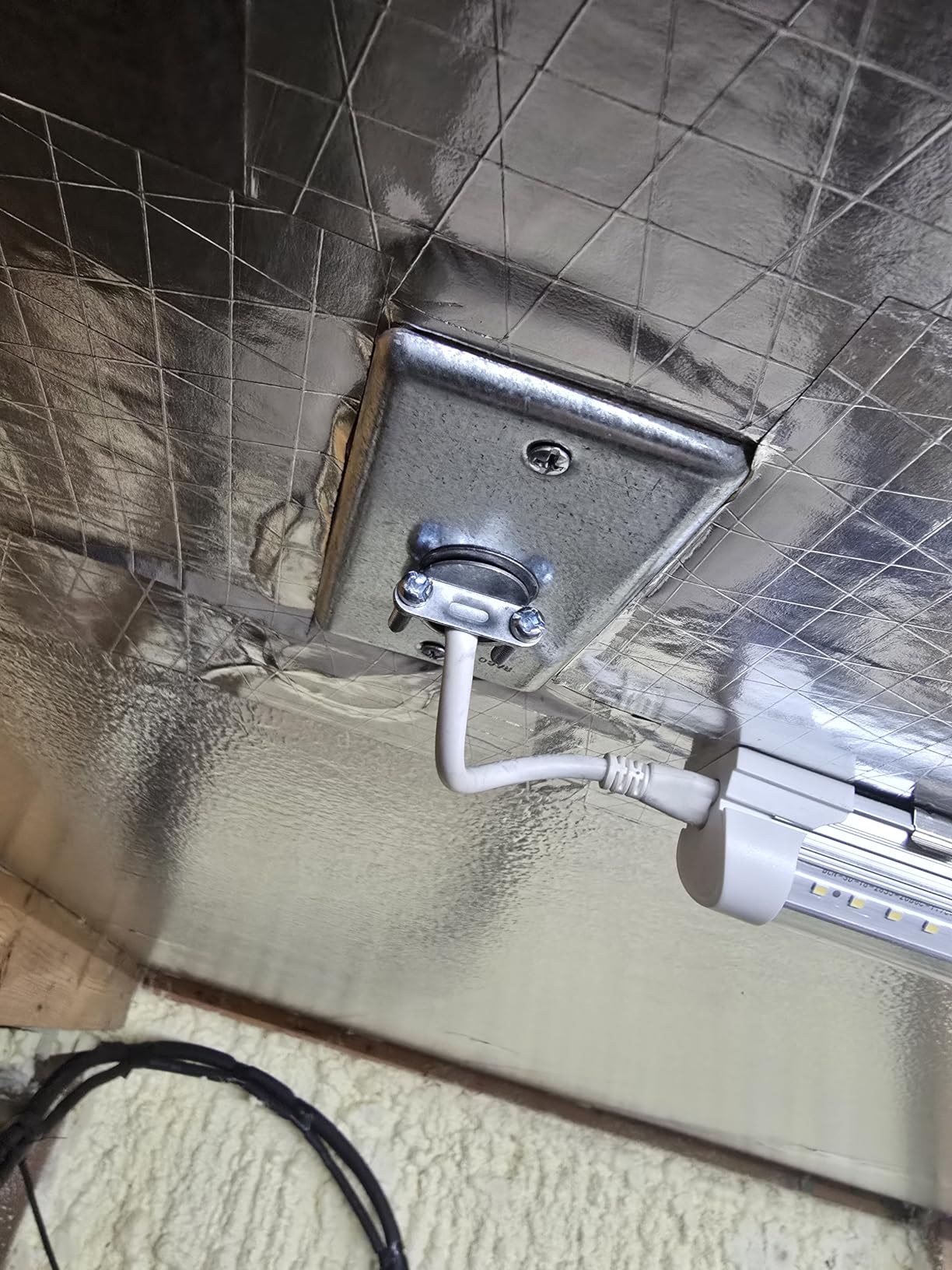 Barrina T8 LED Shop Lights 8FT, 72W 10000LM 5000K, High Output, 10 Packs customer photo 1