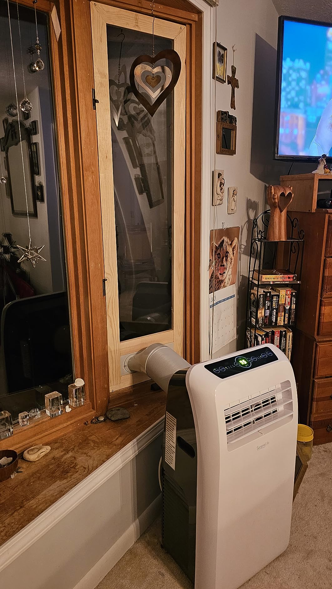SereneLife Portable Air Conditioner With Heat & Built-in Dehumidifier 10,000 BTU, Portable Heater & AC For Rooms up to 450 Sq Ft - Remote Control & Window Mount Exhaust Kit Included customer photo 1