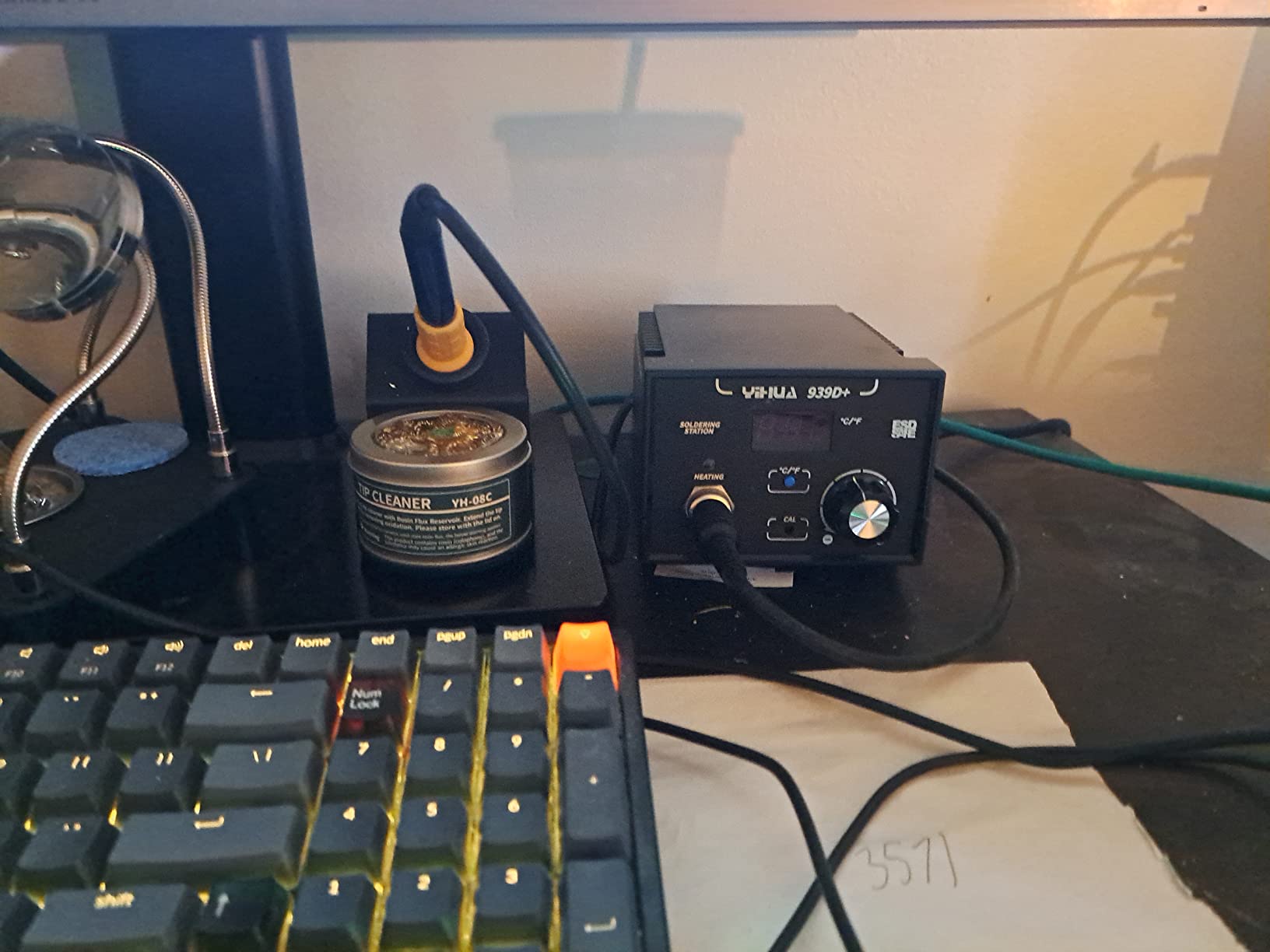 YIHUA 939D+ Digital Soldering Station, 75W Equivalent with Precision Heat Control (392°F to 896°F) and Built-in Transformer. ESD Safe, Lead Free with °C/°F display (Black) customer photo 1