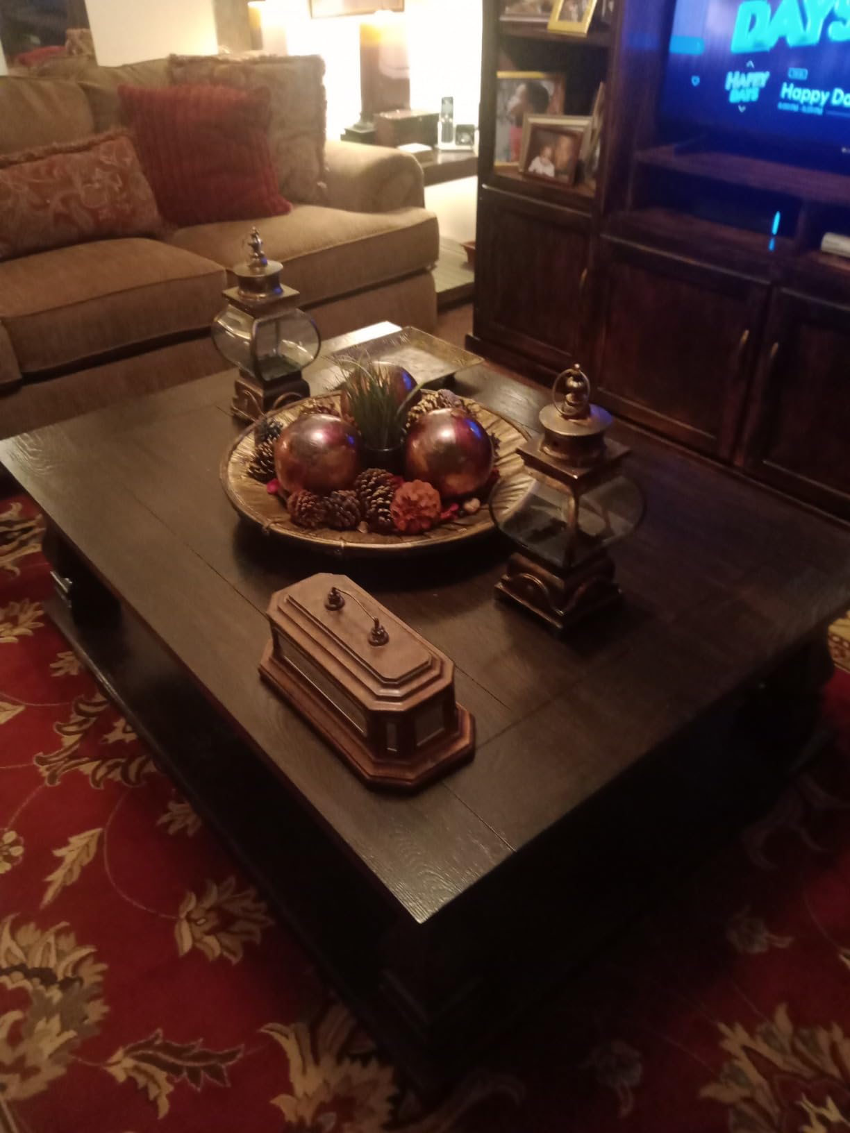 Signature Design by Ashley Large Farmhouse Coffee Table, Weathered Gray customer photo 1